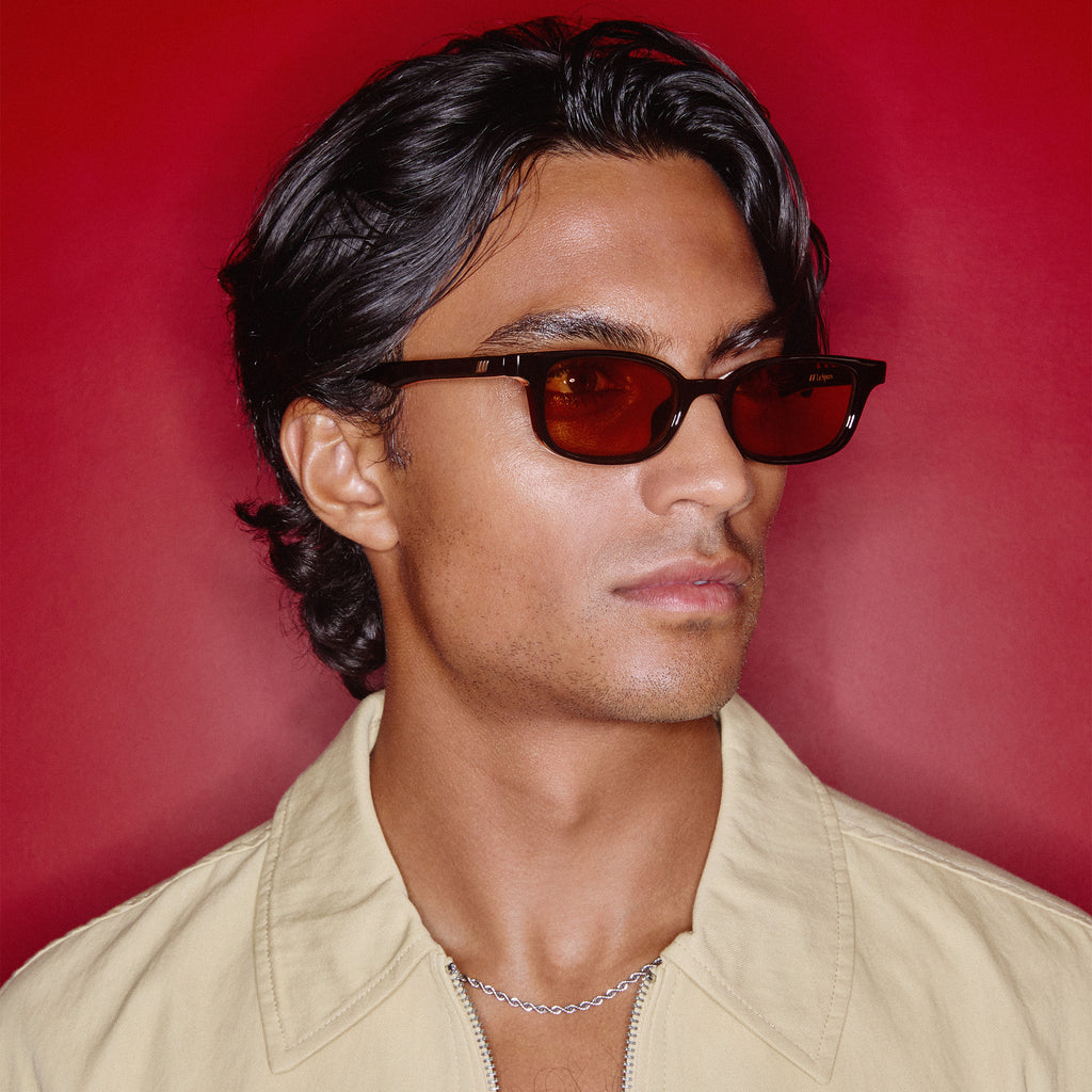 Echelon Wide Fit Black Uni-Sex Rectangle Sunglasses | Le Specs display picture 1