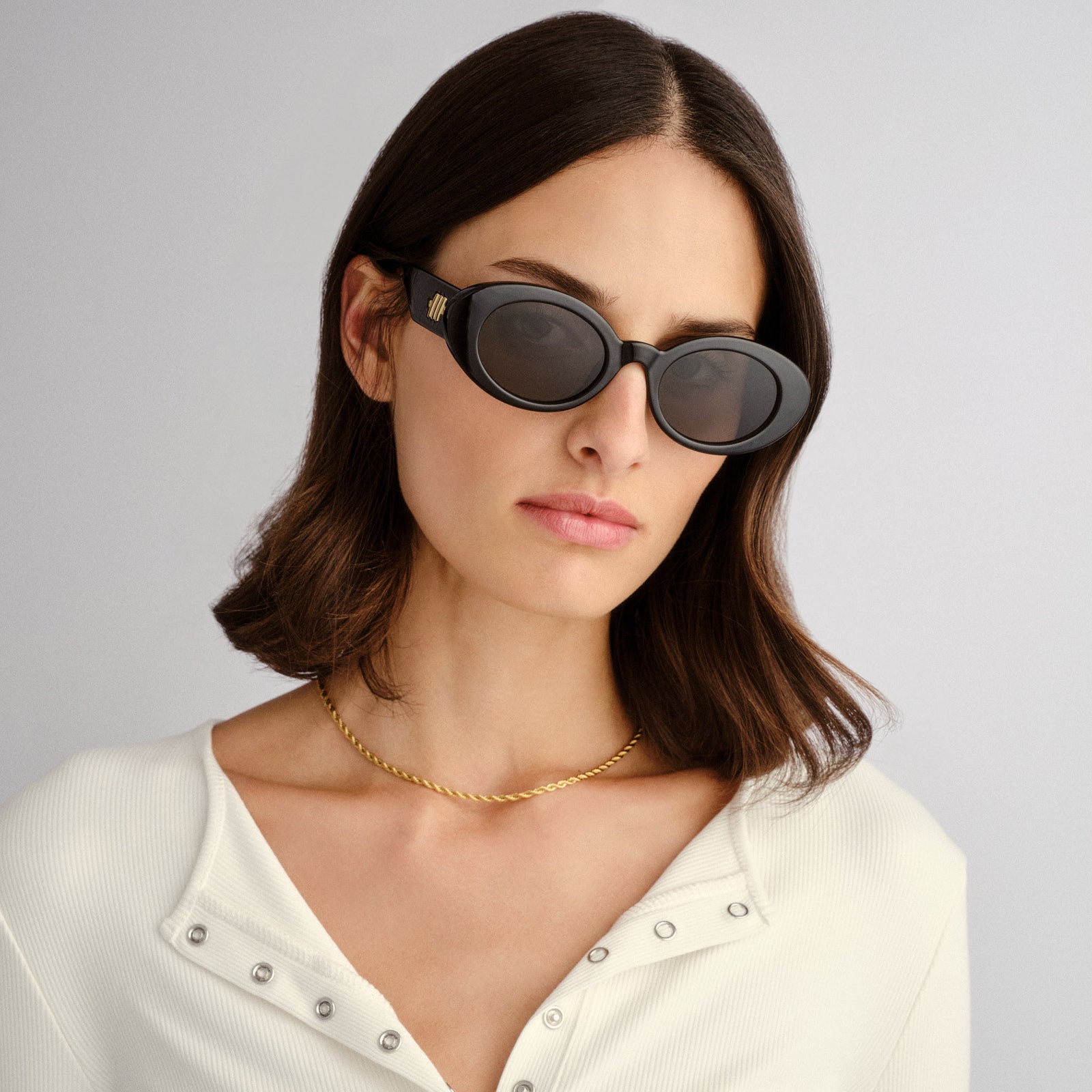 Nouveau Vie Black Female Oval Sunglasses | Le Specs