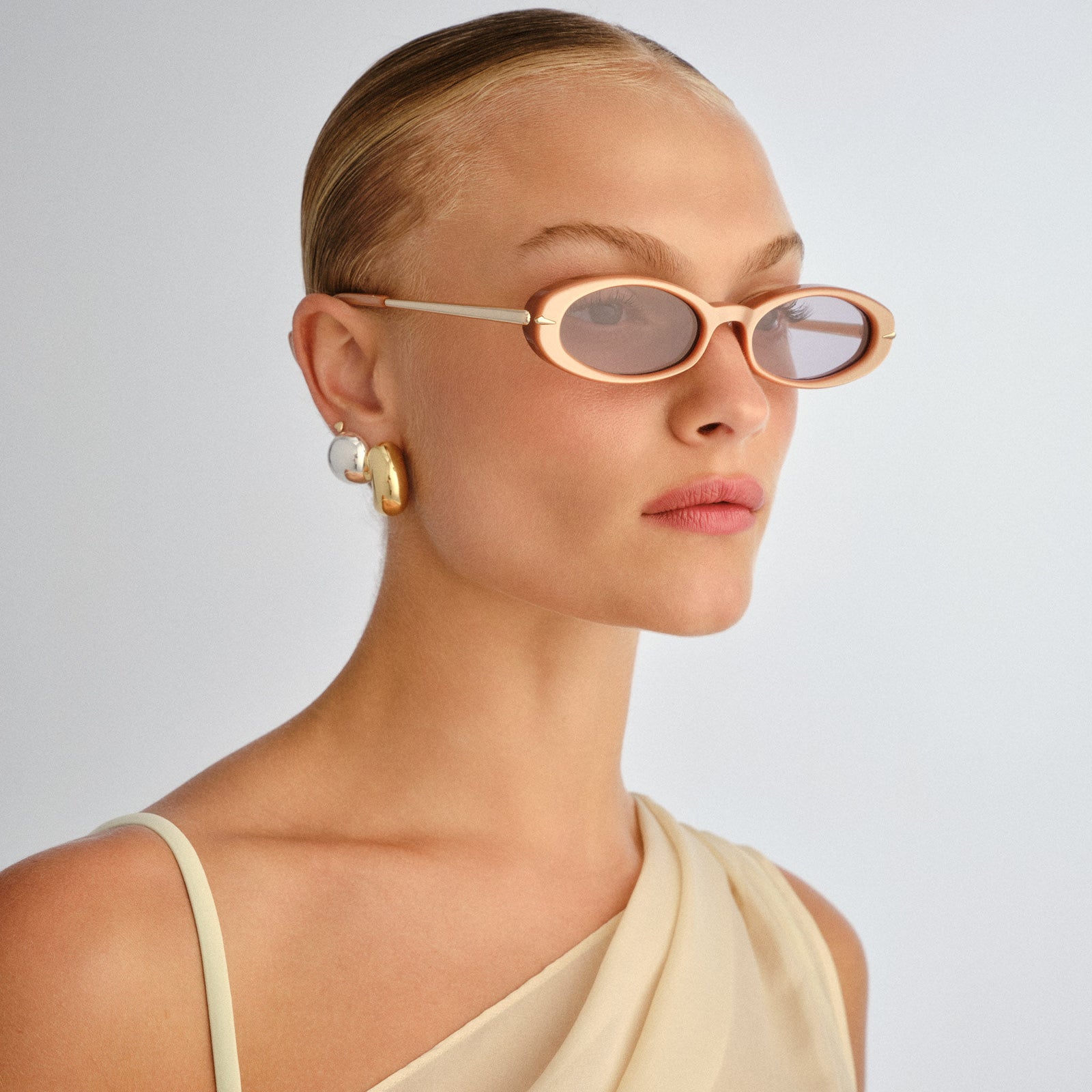 Numero Doce Champagne Velvet Female Oval Sunglasses | Le Specs