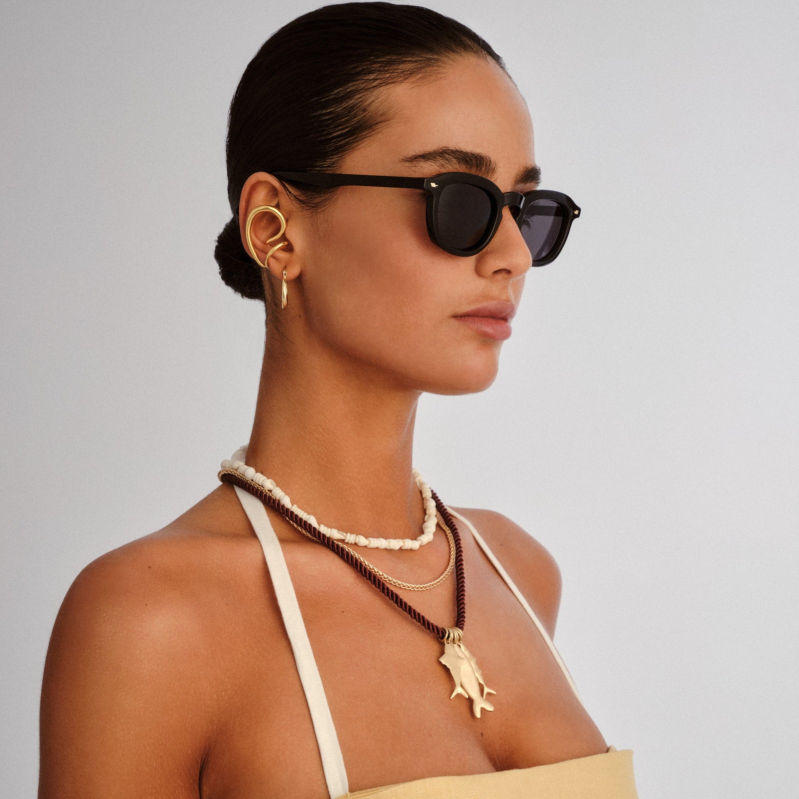 Heart Throb Black Uni-Sex Round Sunglasses | Le Specs