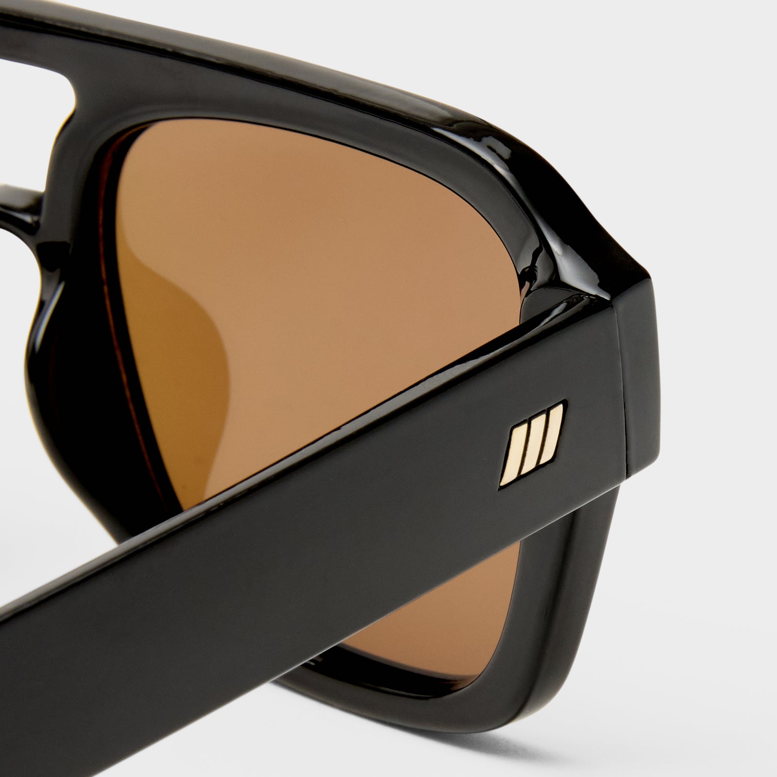 Subzero + Black Uni-Sex Aviator Sunglasses | Le Specs