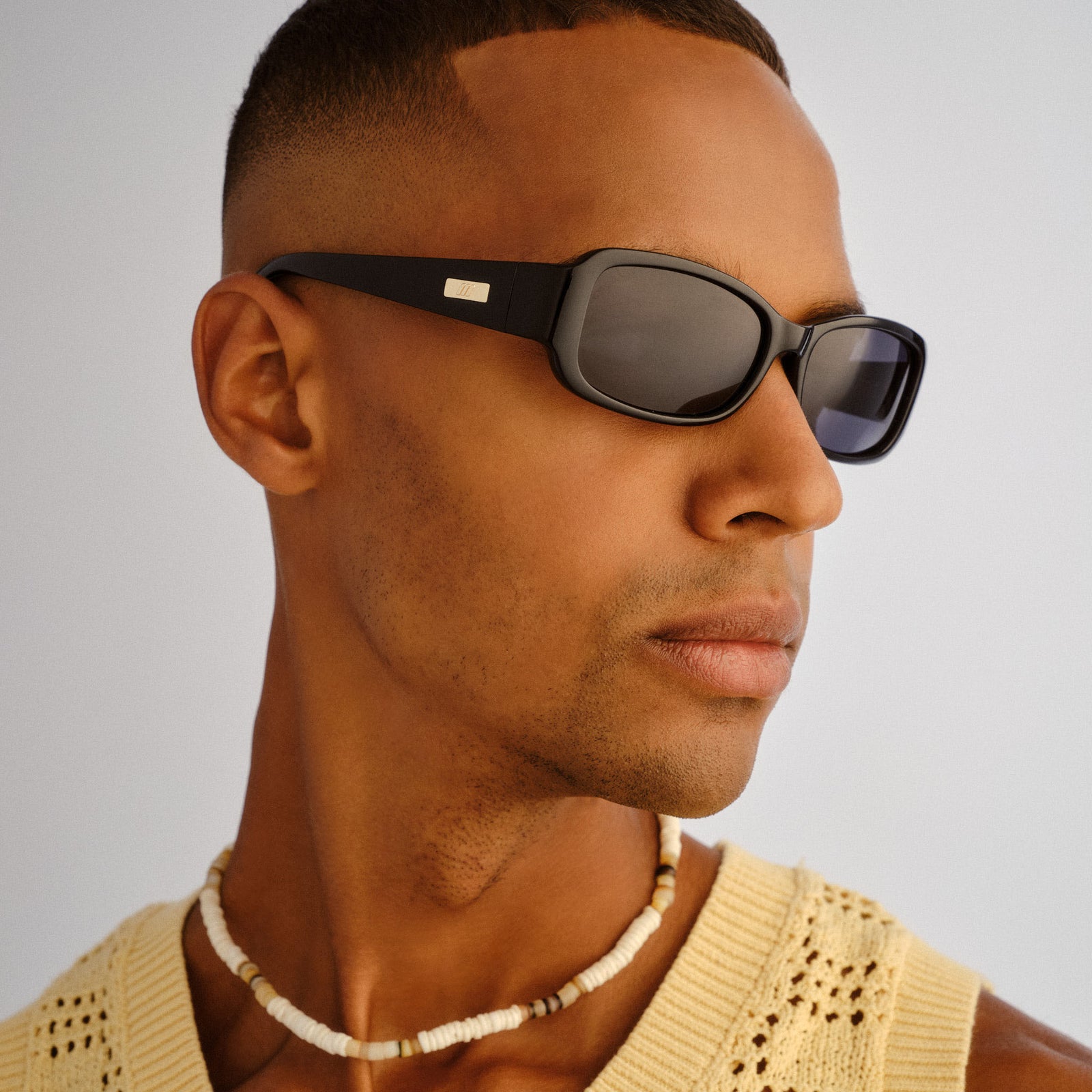 Gigglemug Black Uni-Sex Rectangle Sunglasses | Le Specs