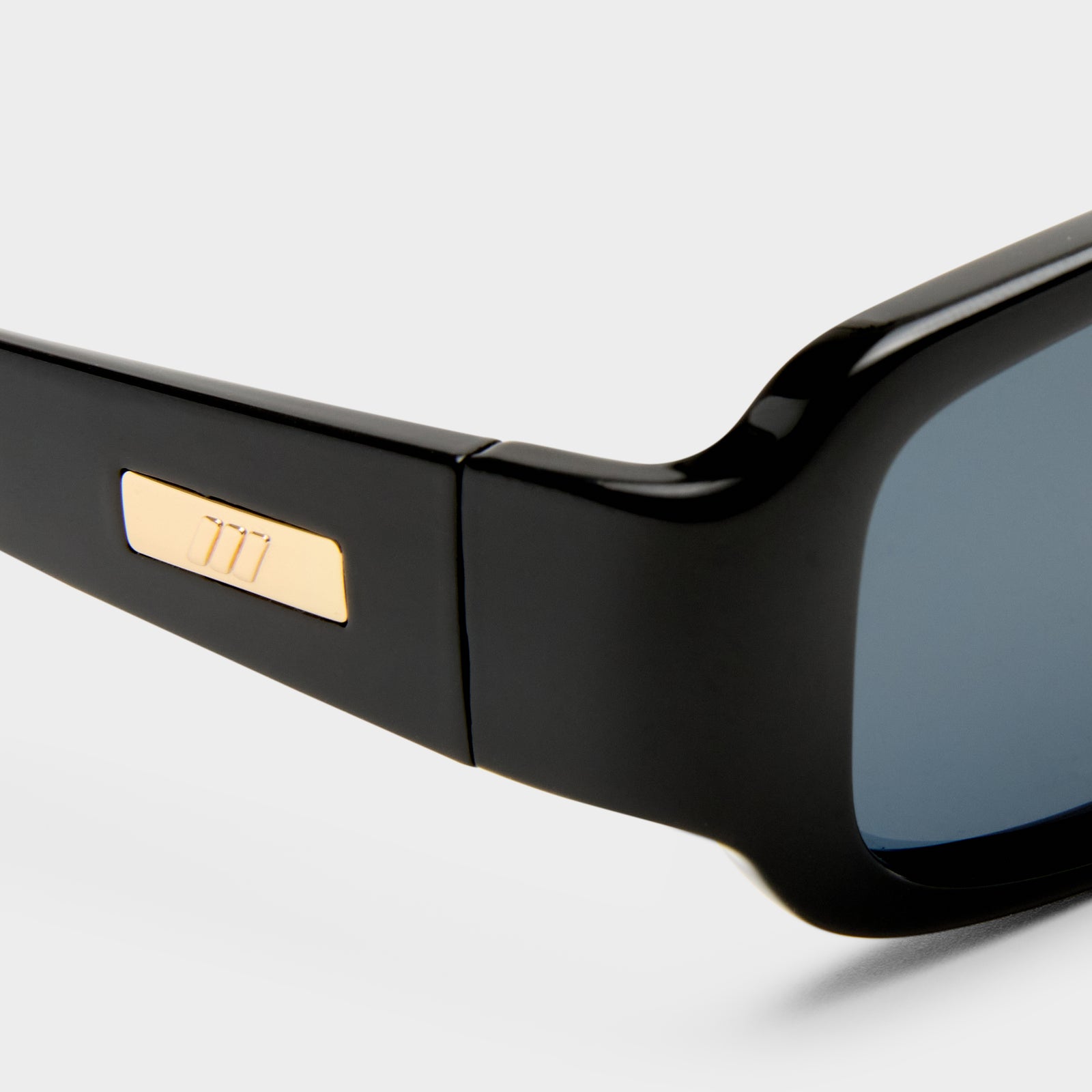 Gigglemug Black Uni-Sex Rectangle Sunglasses | Le Specs