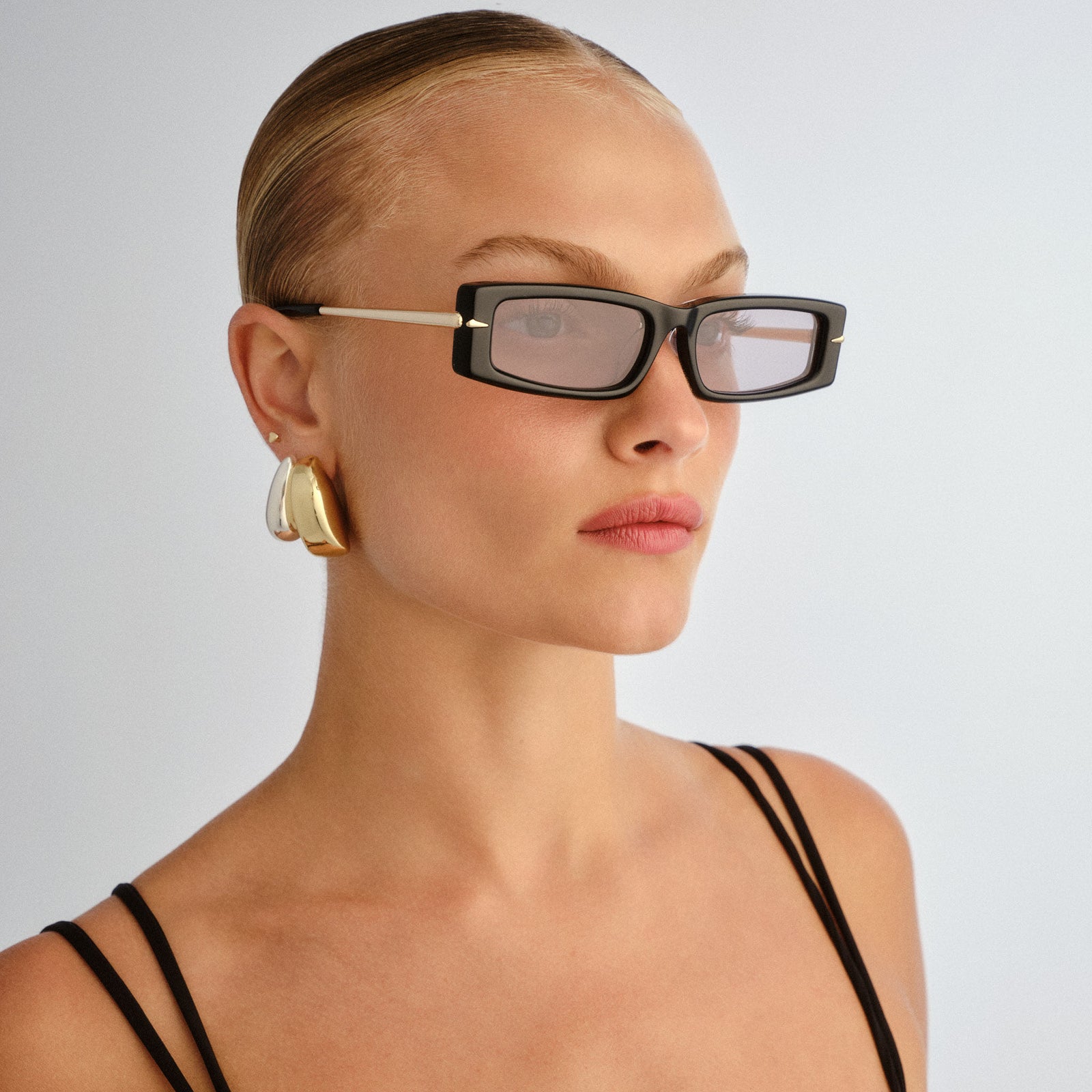 Numero Diez Obsidian Black Female Rectangle Sunglasses | Le Specs