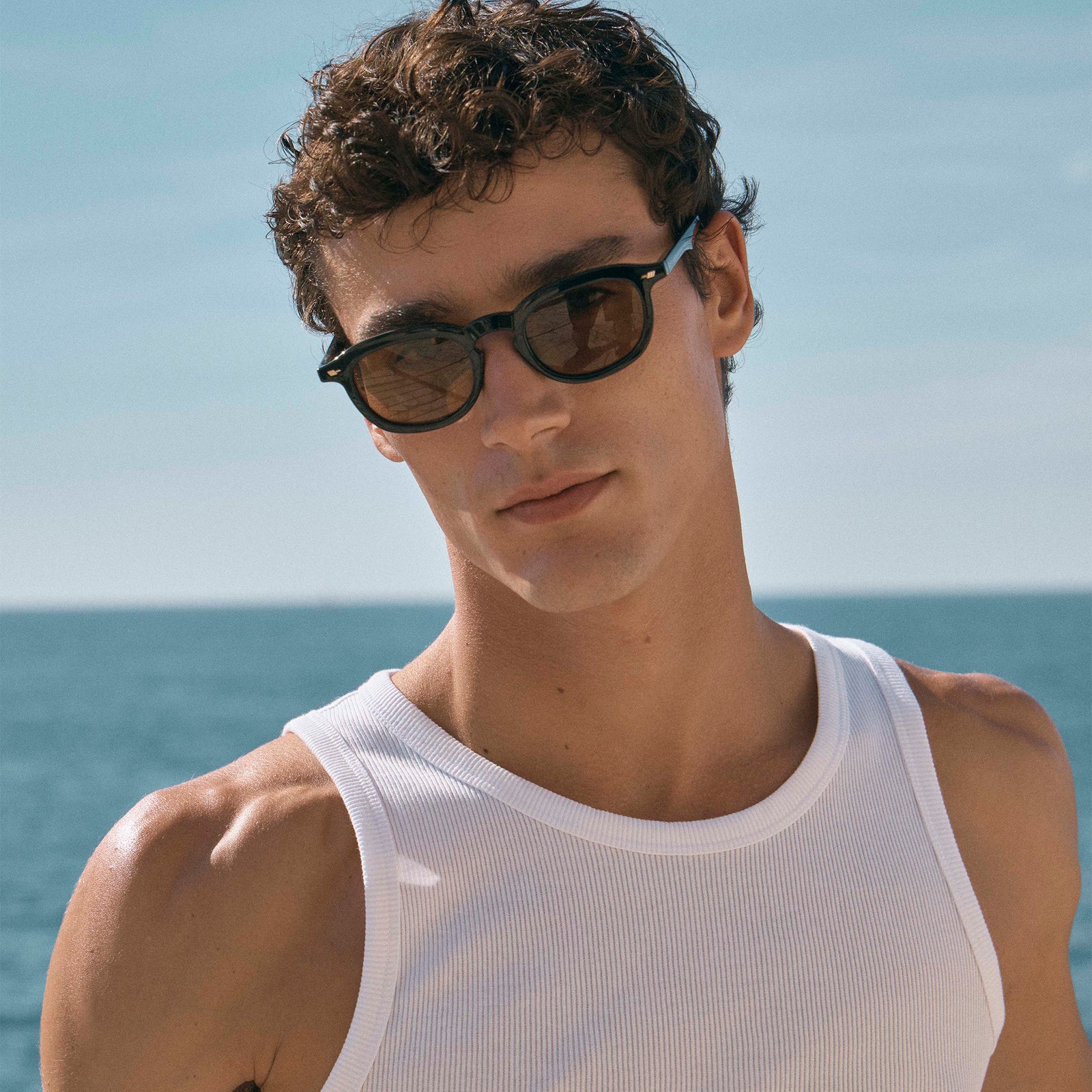 Heart Throb Black Uni-Sex Round Sunglasses | Le Specs