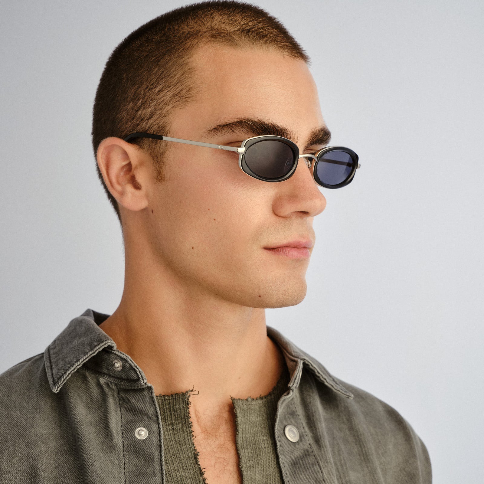 Mecharo Silver Black Uni-Sex Oval Sunglasses | Le Specs