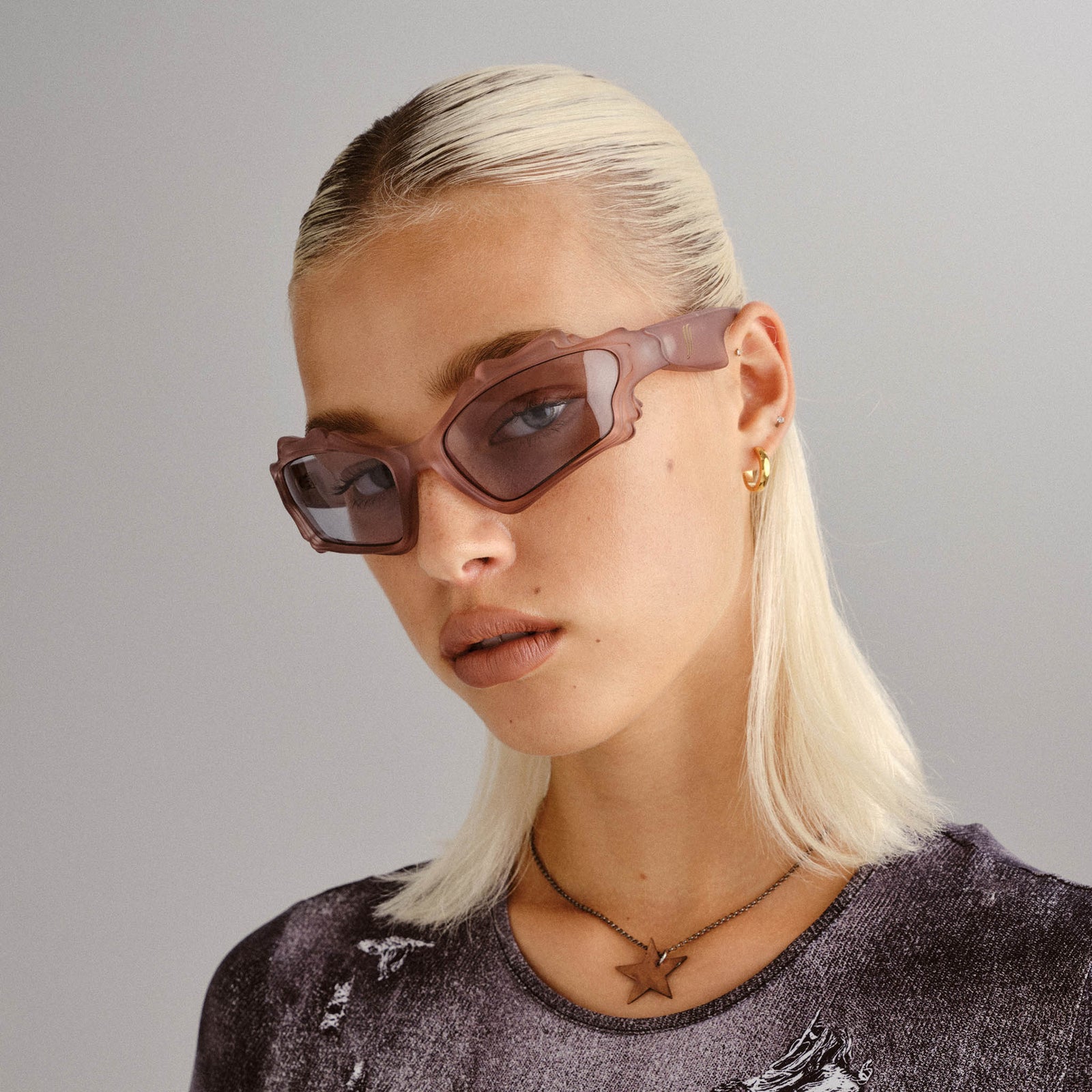 Le Siren Matte Oyster Female Wrap Sunglasses | Le Specs