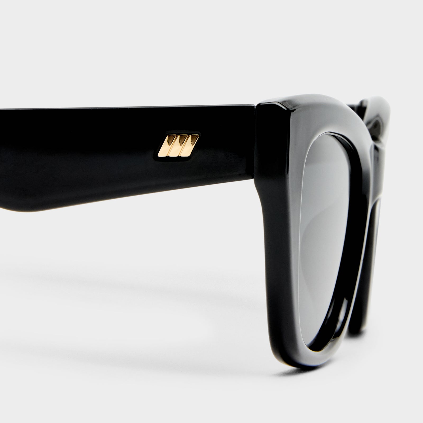 Lumen + Black Female Cat-Eye Sunglasses | Le Specs