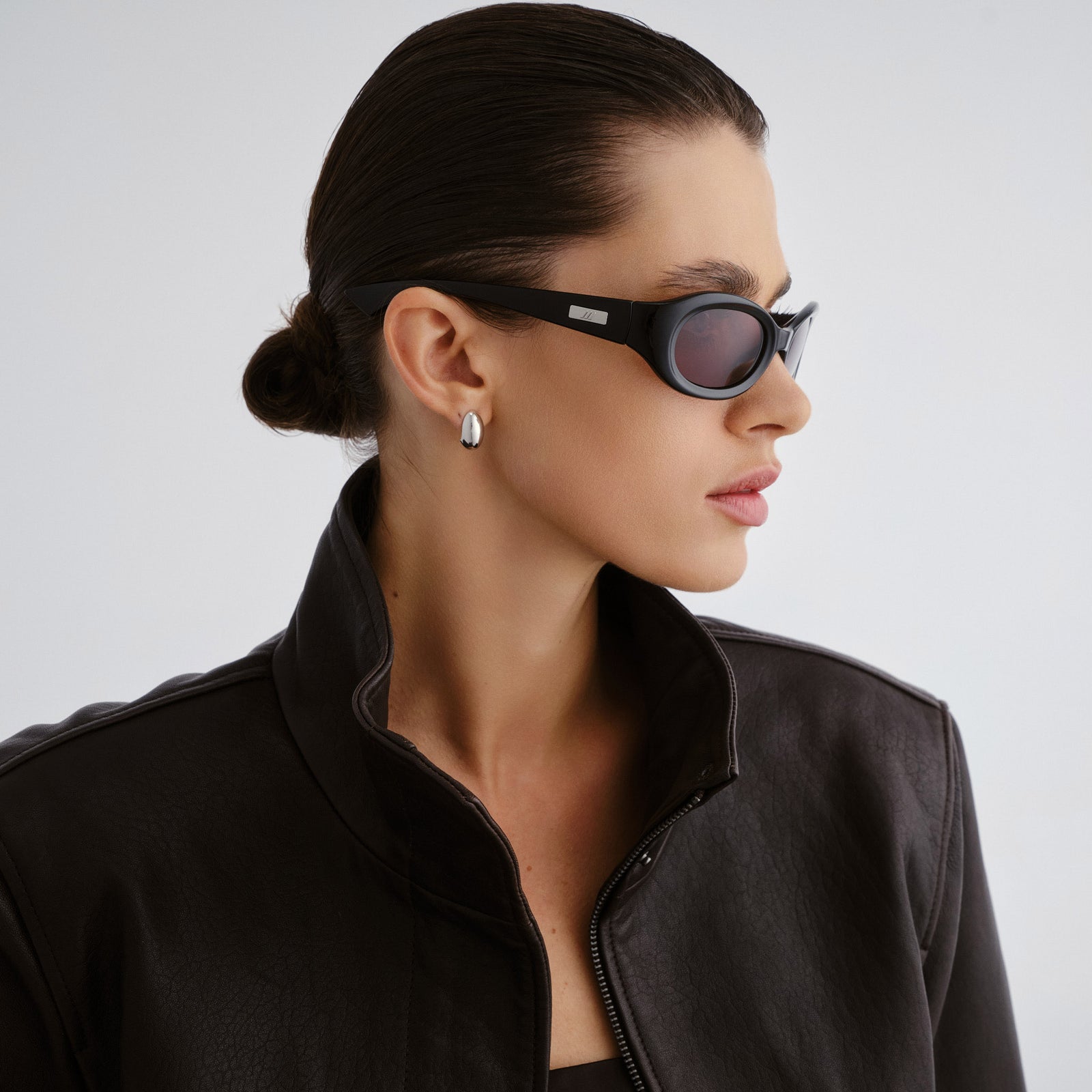 Nightcrawler Black Uni-Sex Oval Sunglasses | Le Specs