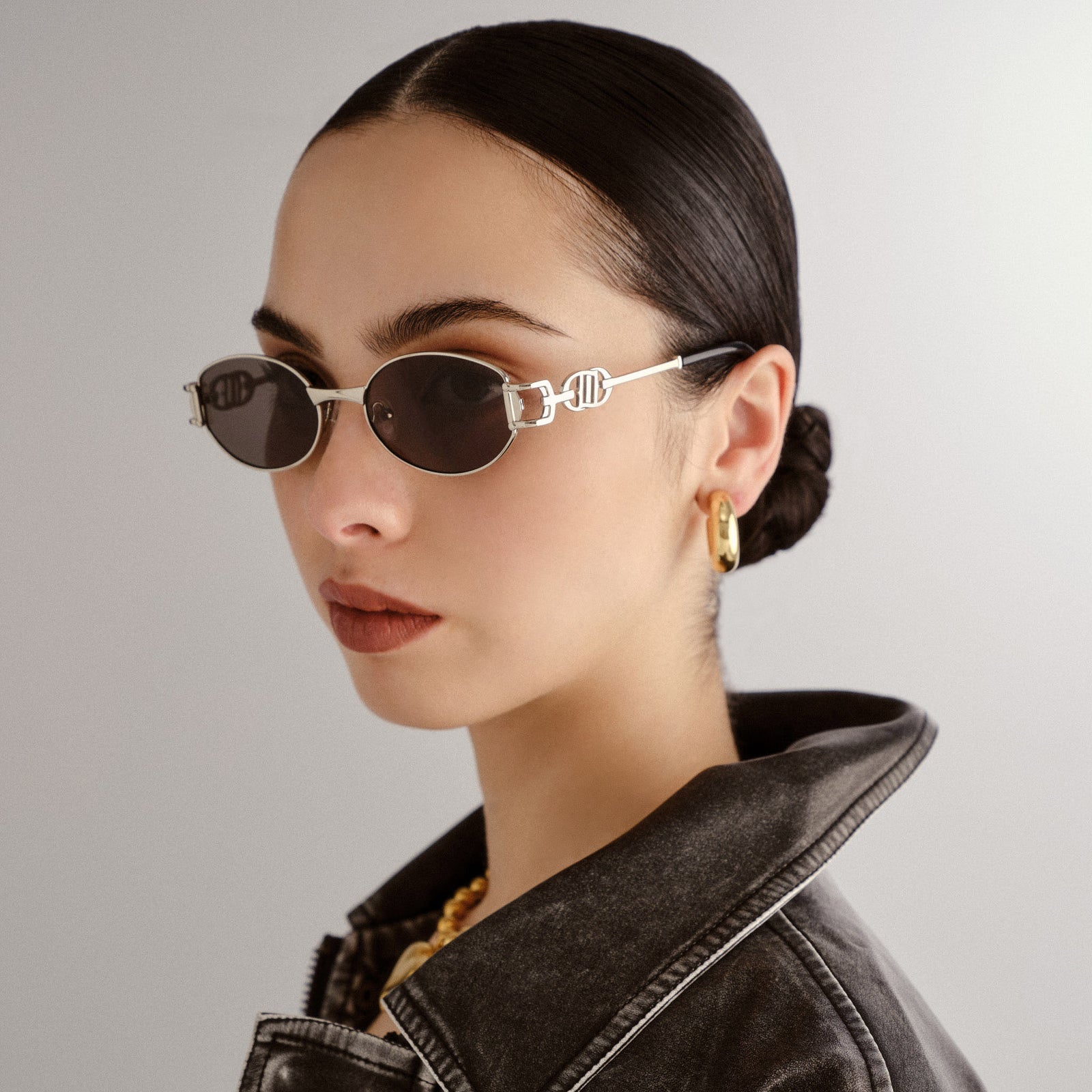 The Forbidden Silver Uni-Sex Oval Sunglasses | Le Specs