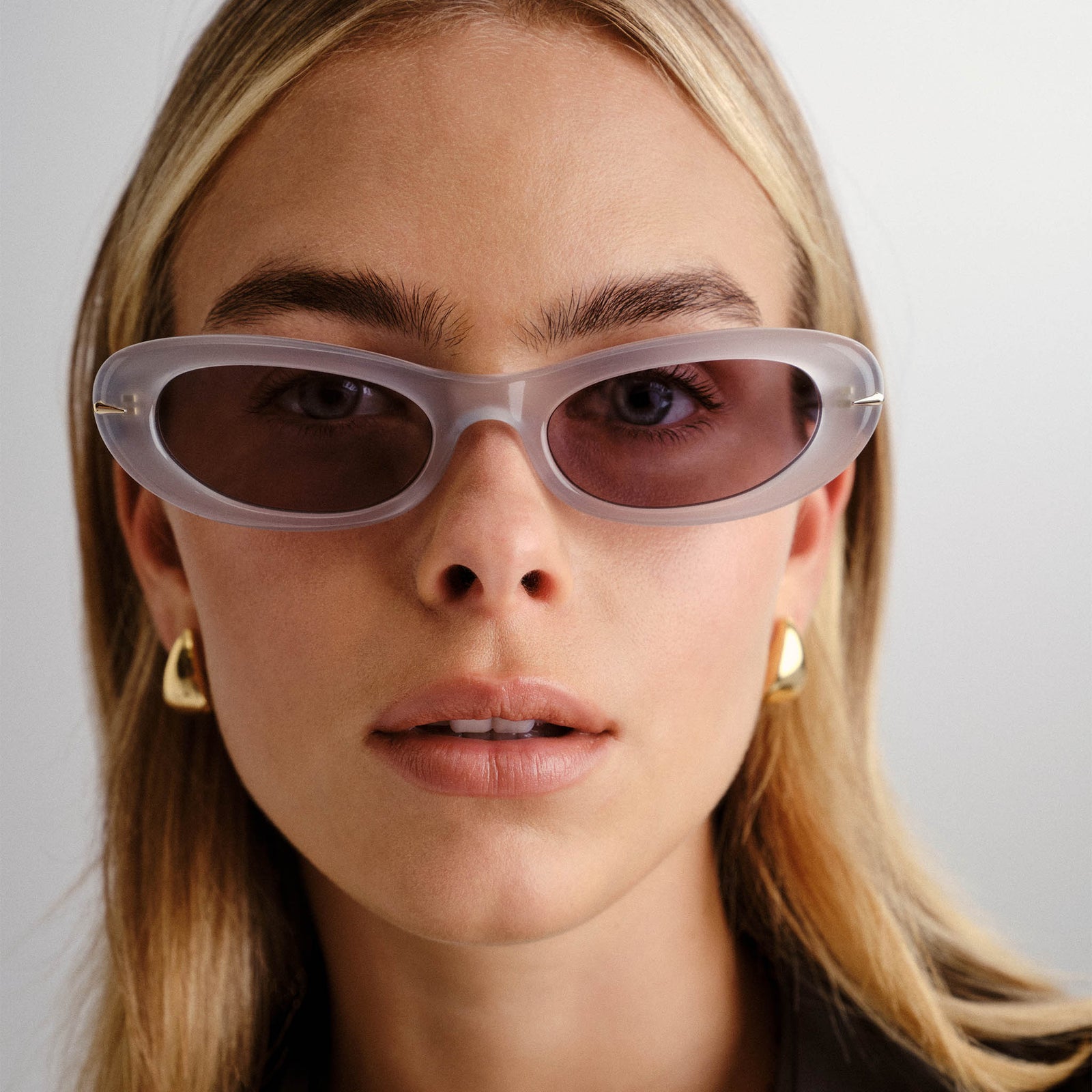 Numero Uno Mist Female Oval Sunglasses | Le Specs
