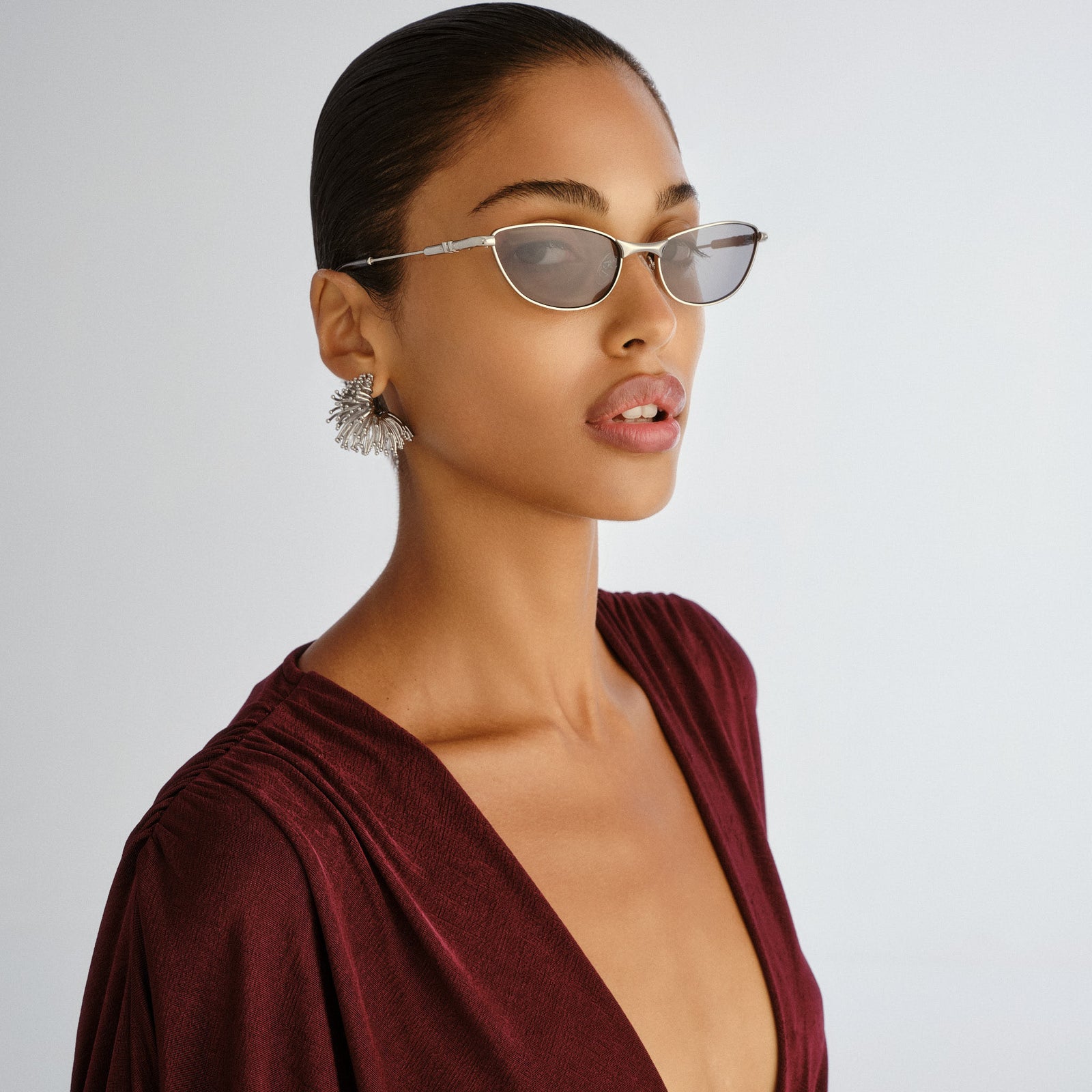 Thorned Silver Uni-Sex Oval Sunglasses | Le Specs