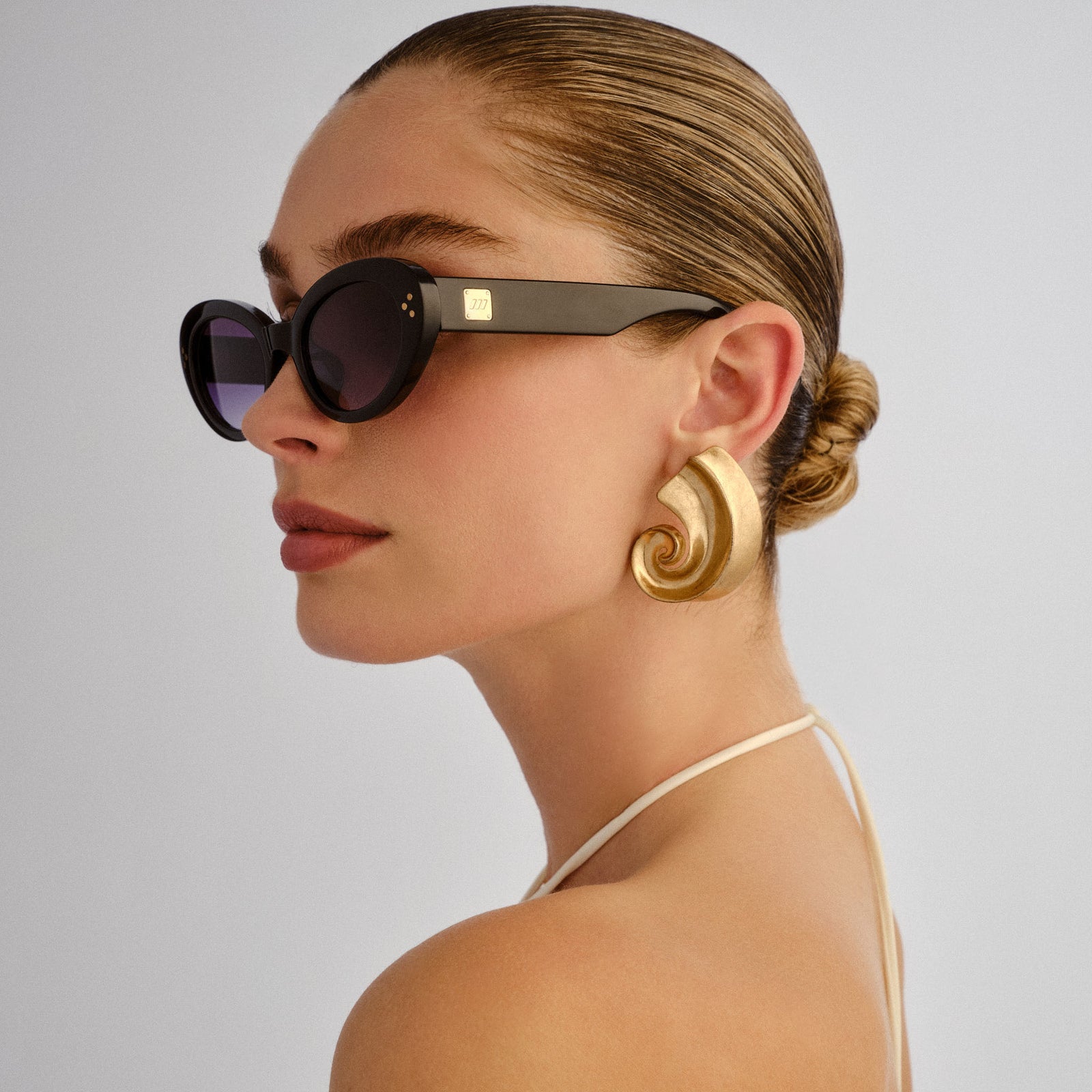 Tootsie + Black Female Cat-Eye Sunglasses | Le Specs