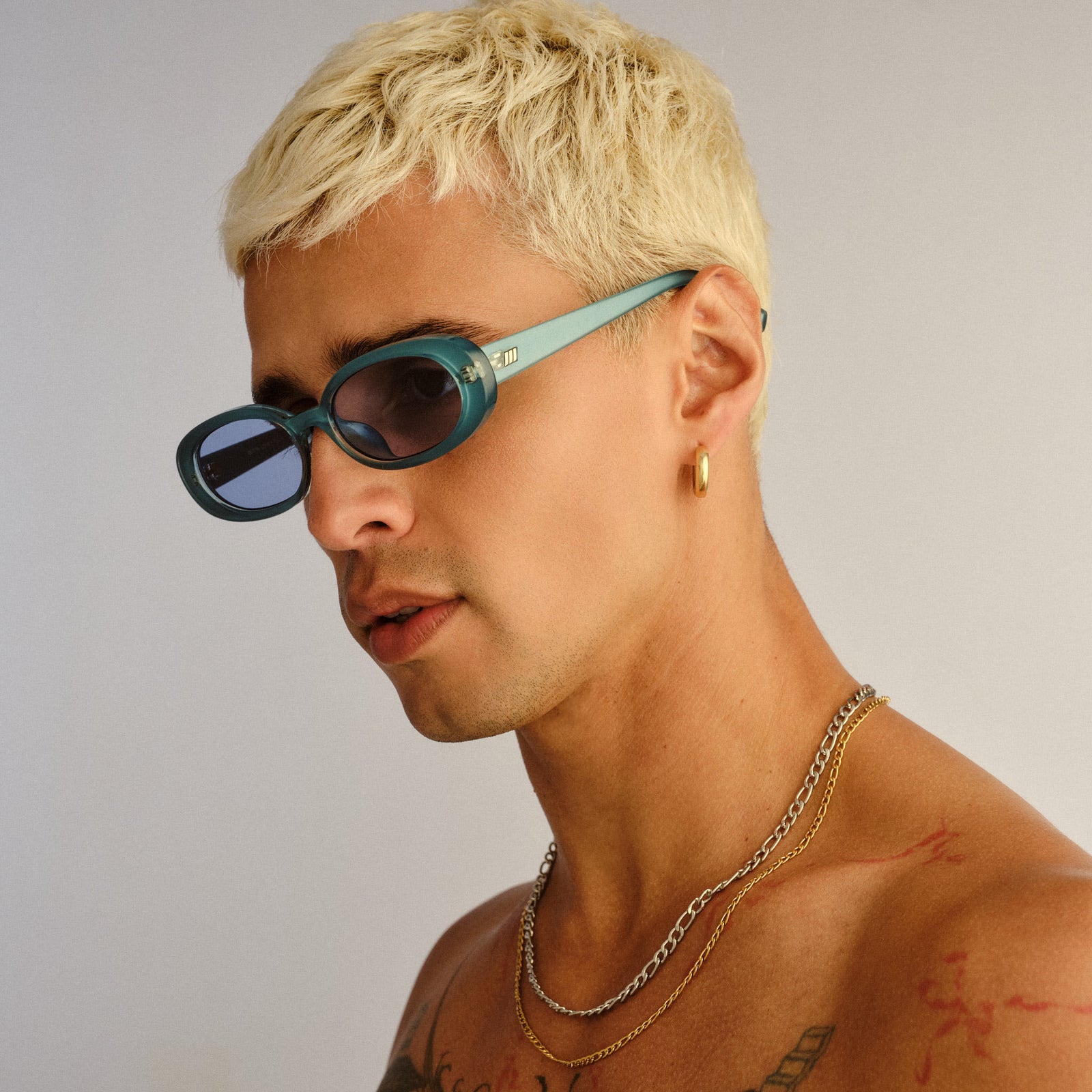 Outta Love + Blue Pearl Female Oval Sunglasses | Le Specs