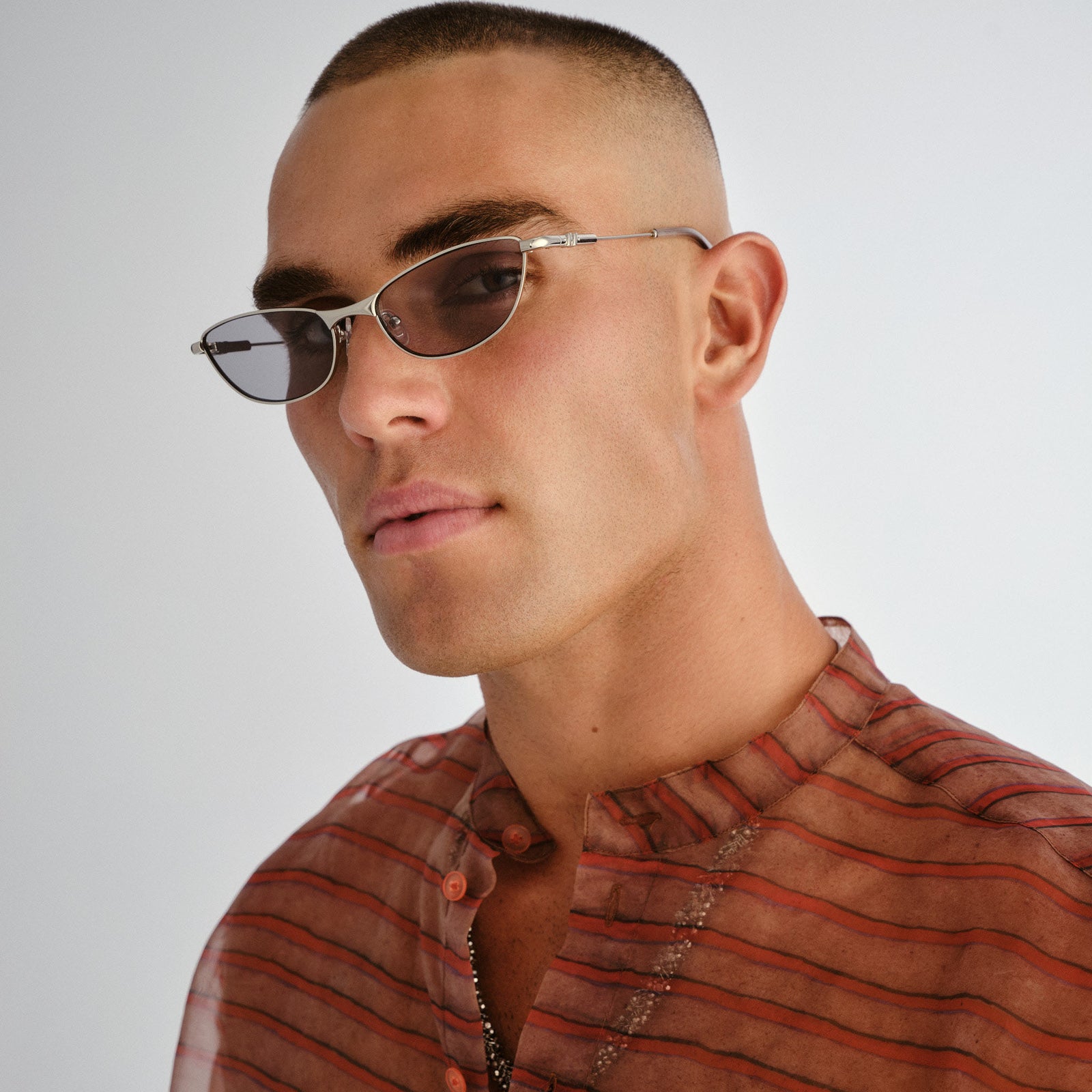 Thorned Silver Uni-Sex Oval Sunglasses | Le Specs