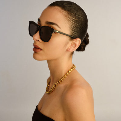 LASCOWIEC【CD】ブラックメタル black l Nirvana Black Female Cat-Eye Sunglasses | Le Specs