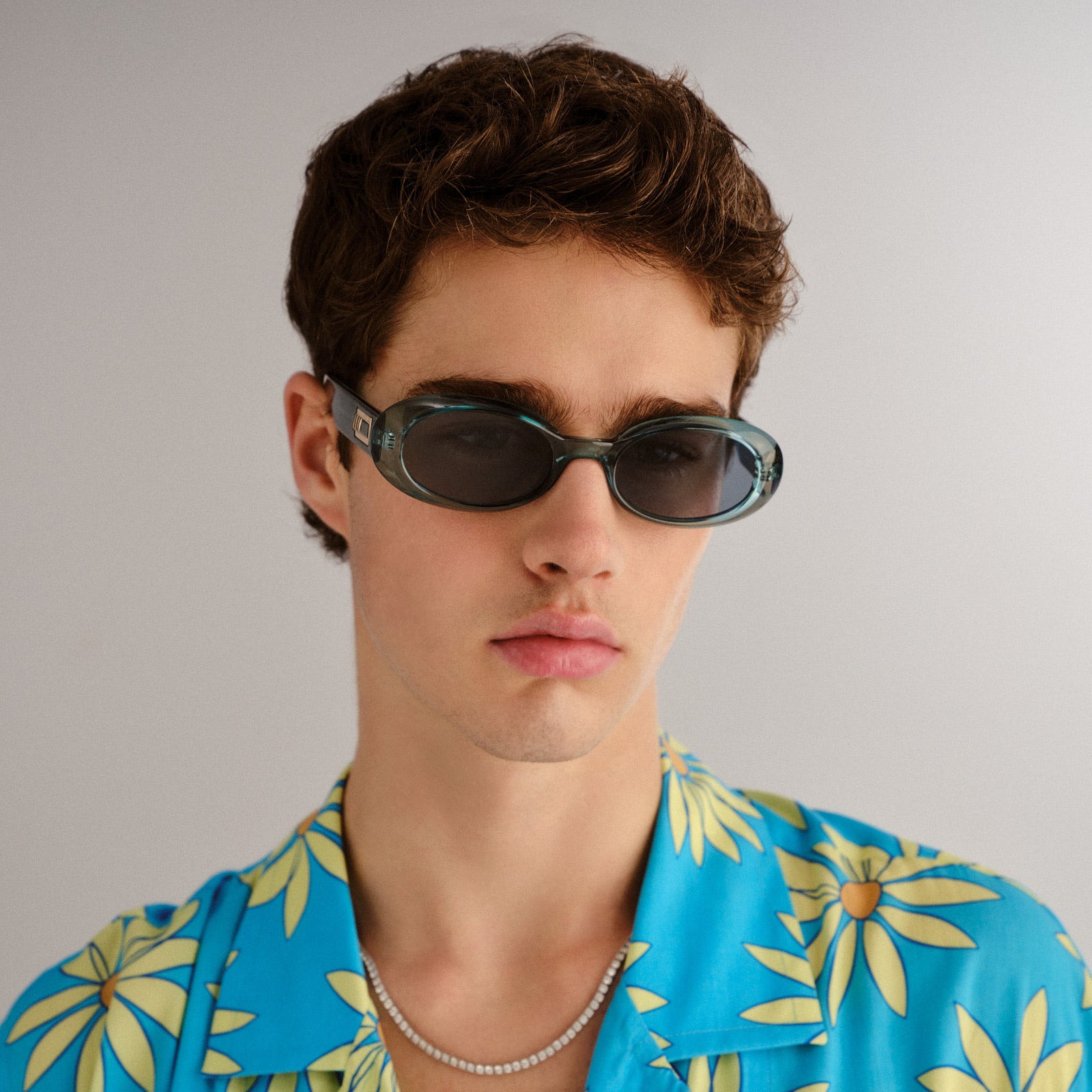 Work It Seafoam Female Oval Sunglasses | Le Specs