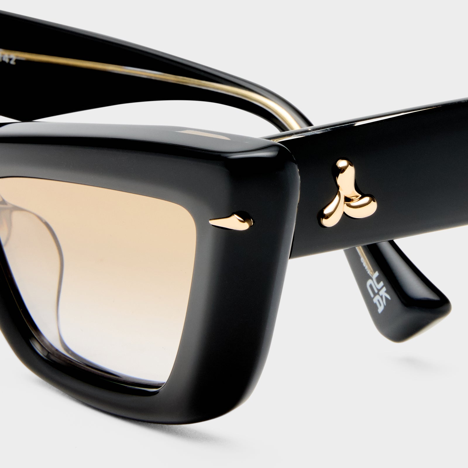Lucia Obsidian Black Female Cat-Eye Sunglasses | Le Specs