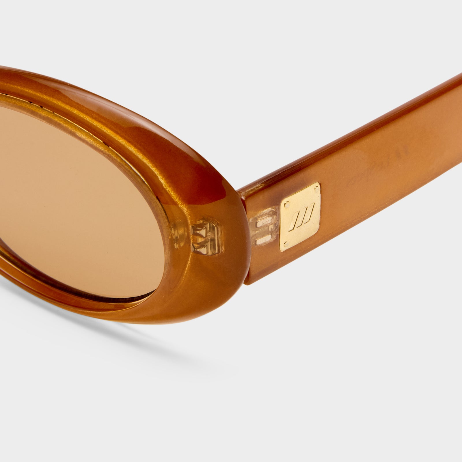 Work It! Gold Pearl Uni-Sex Oval Sunglasses | Le Specs