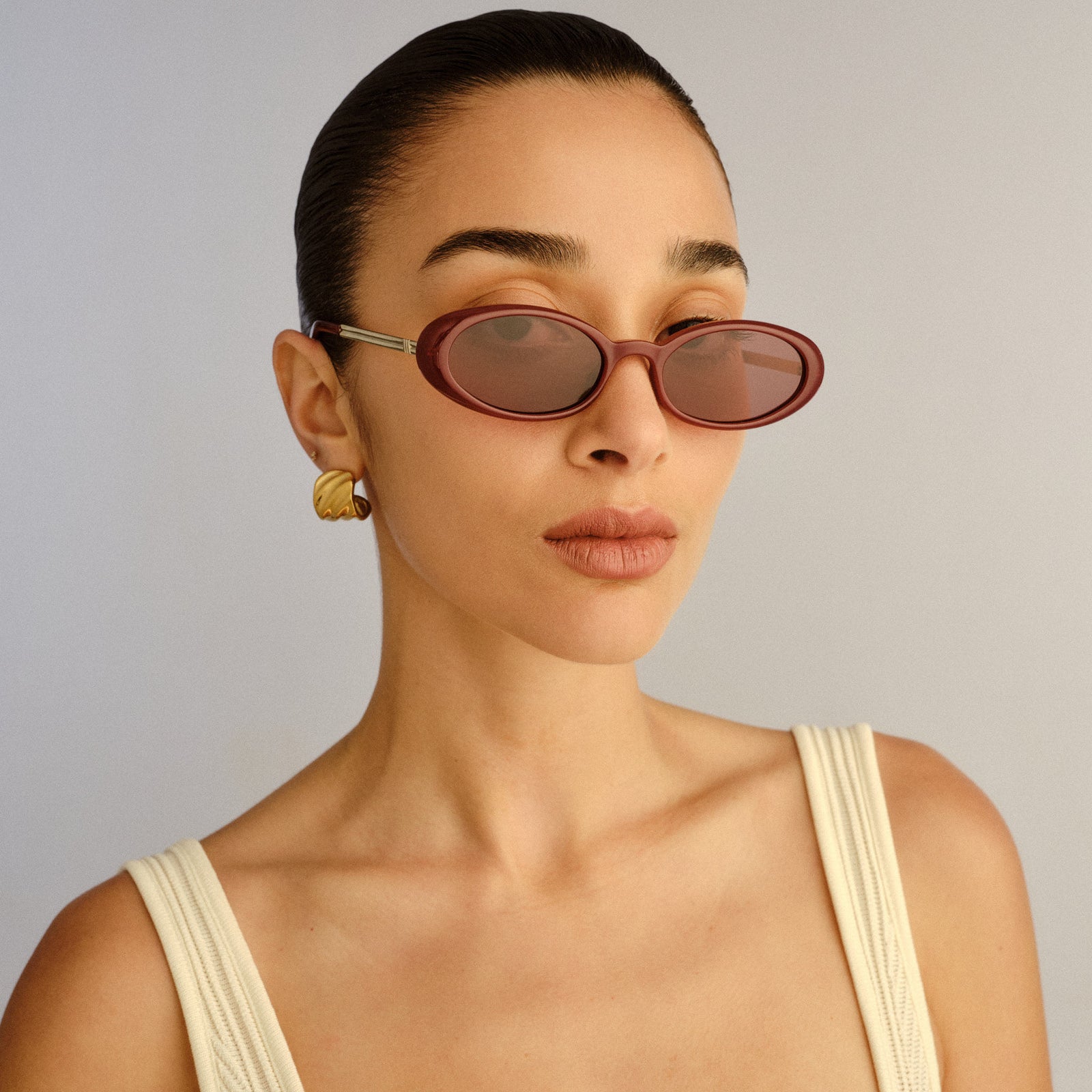 Magnifique Cherry Female Oval Sunglasses | Le Specs