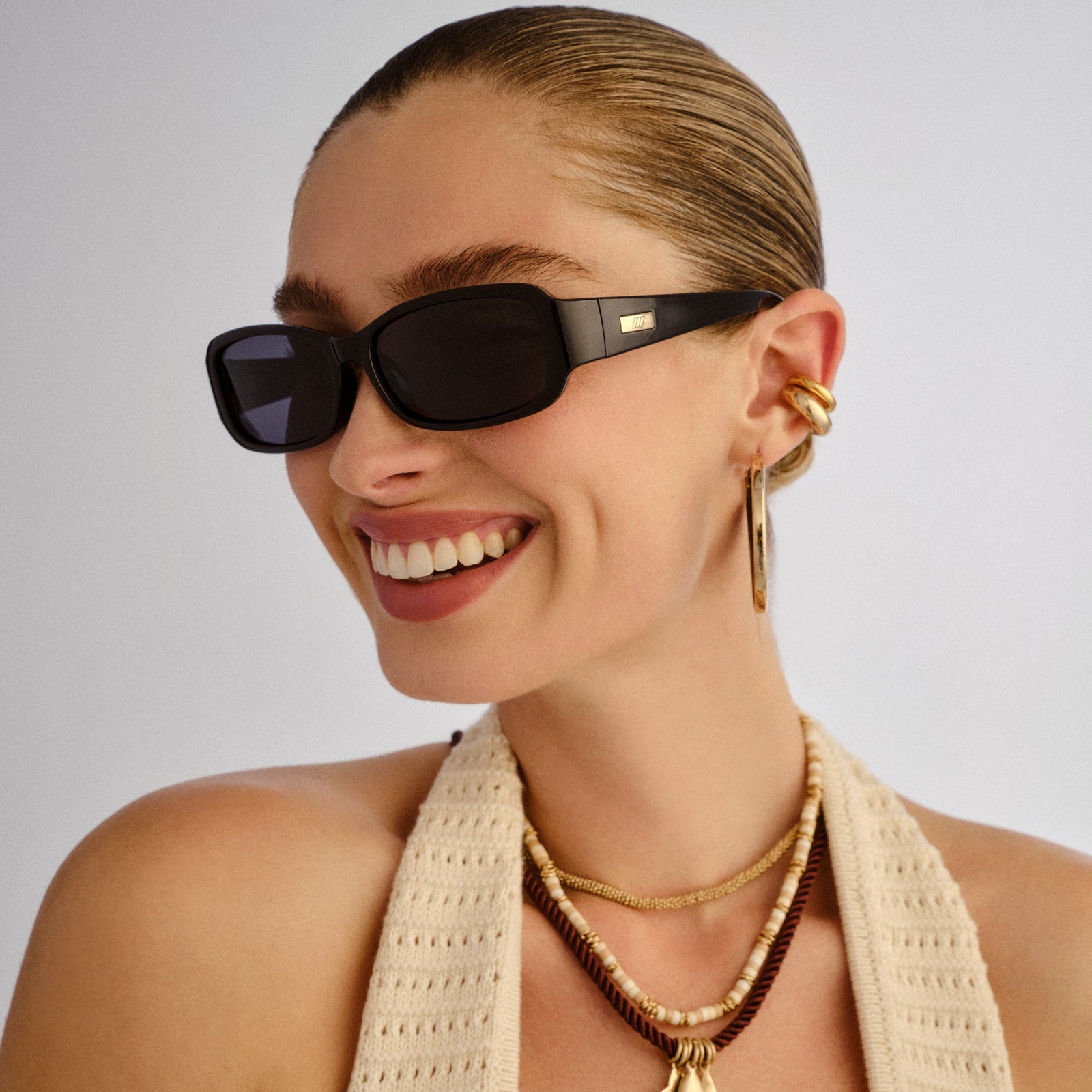 Gigglemug Black Uni-Sex Rectangle Sunglasses | Le Specs