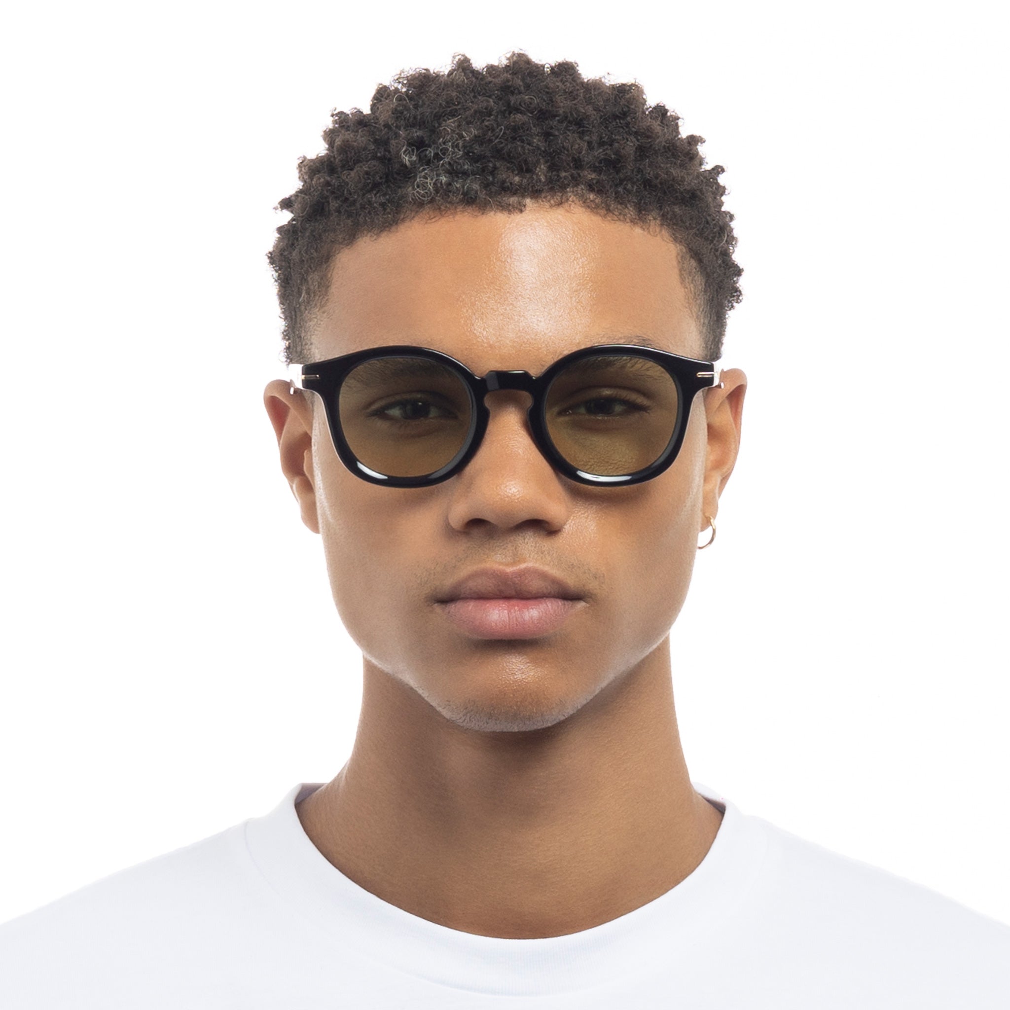 Hoodwinked Black Uni-Sex Round Sunglasses | Le Specs