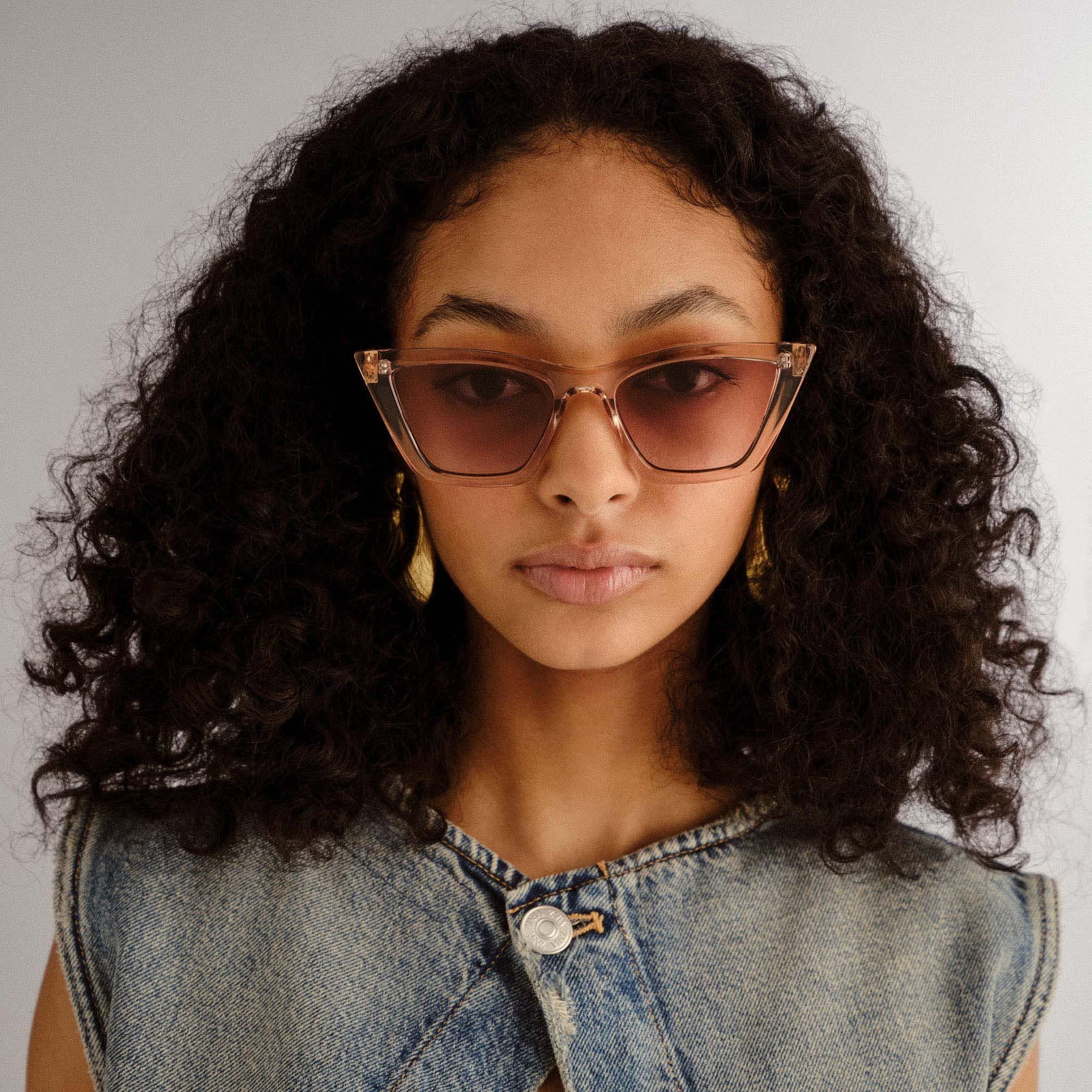 Velodrome Vanilla Female Cat-Eye Sunglasses | Le Specs