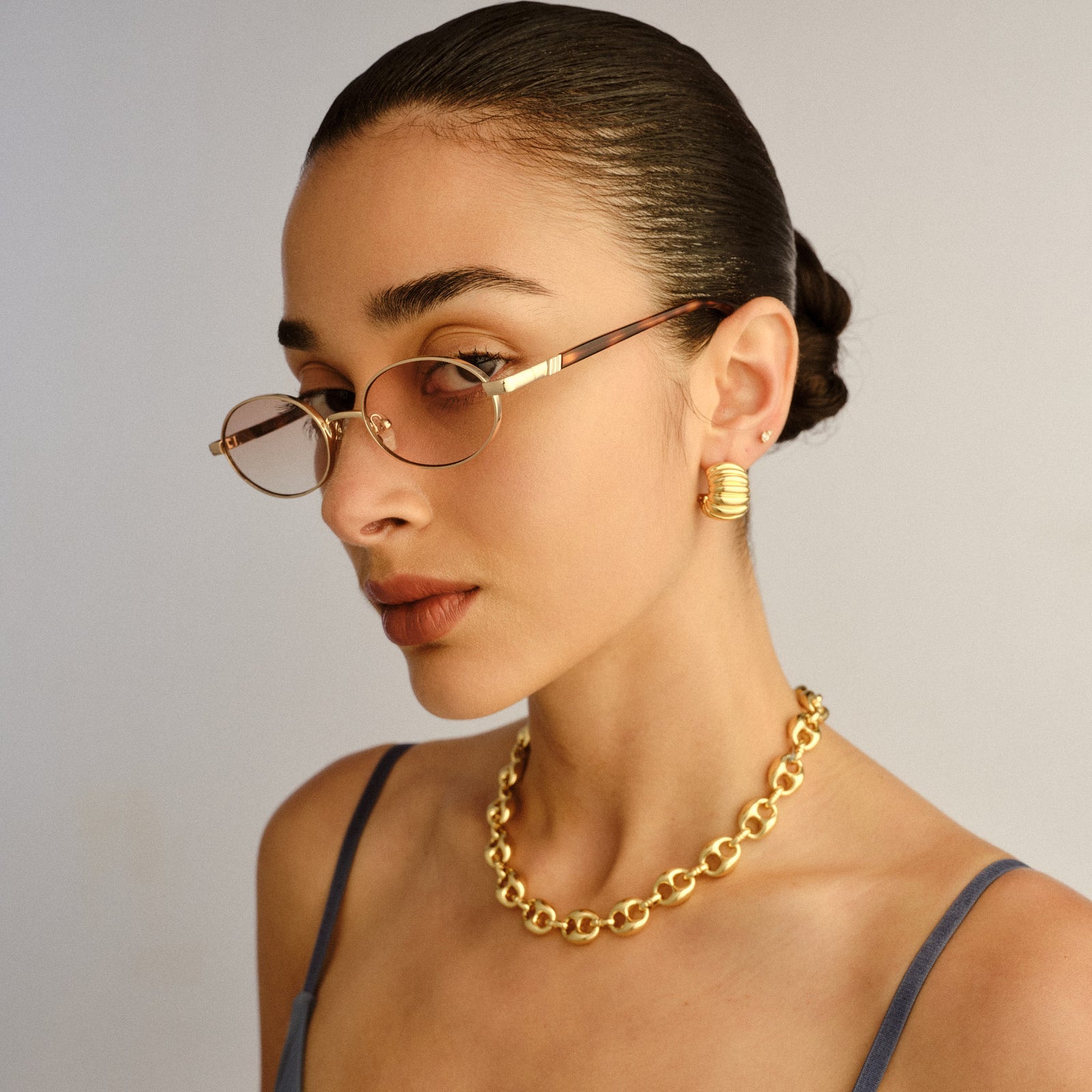 Icicle Bright Gold Uni-Sex Oval Sunglasses | Le Specs