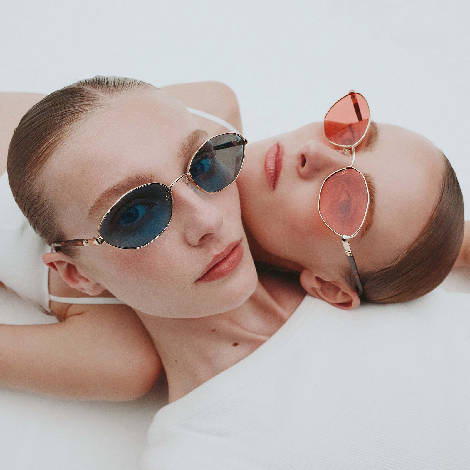 Le Bebe Gold Uni-Sex Oval Sunglasses | Le Specs