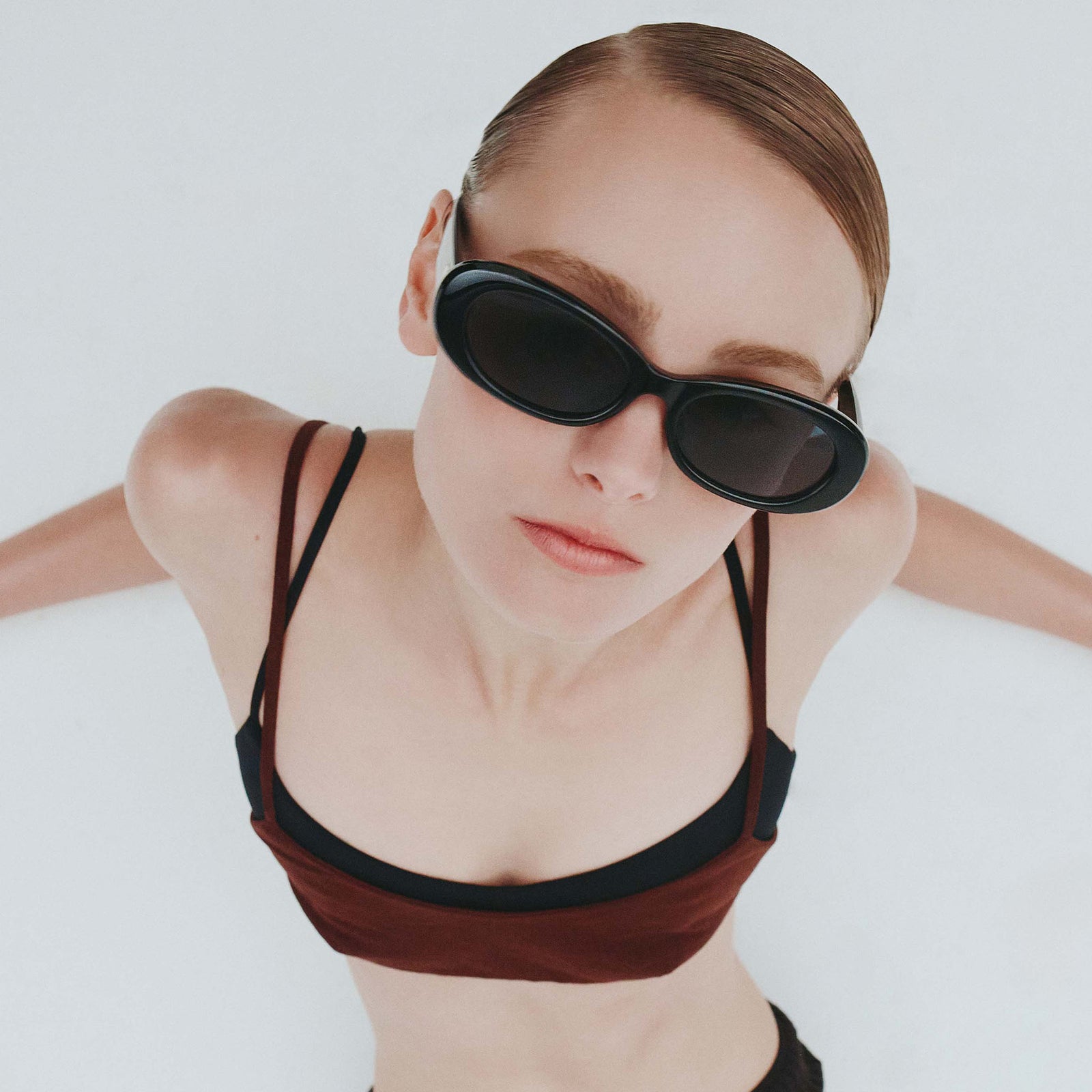 Hey Ya + Black Uni-Sex Oval Sunglasses | Le Specs