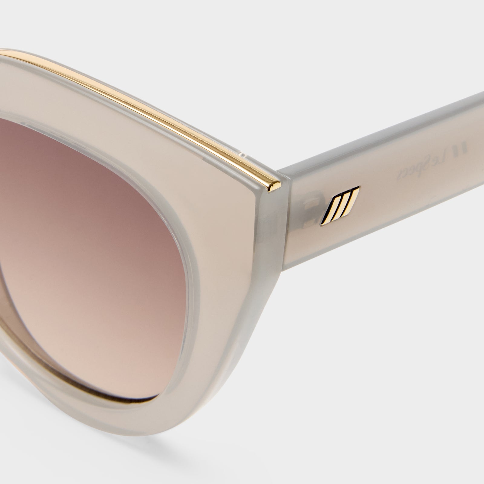Air Heart Smoke Female Cat-Eye Sunglasses | Le Specs