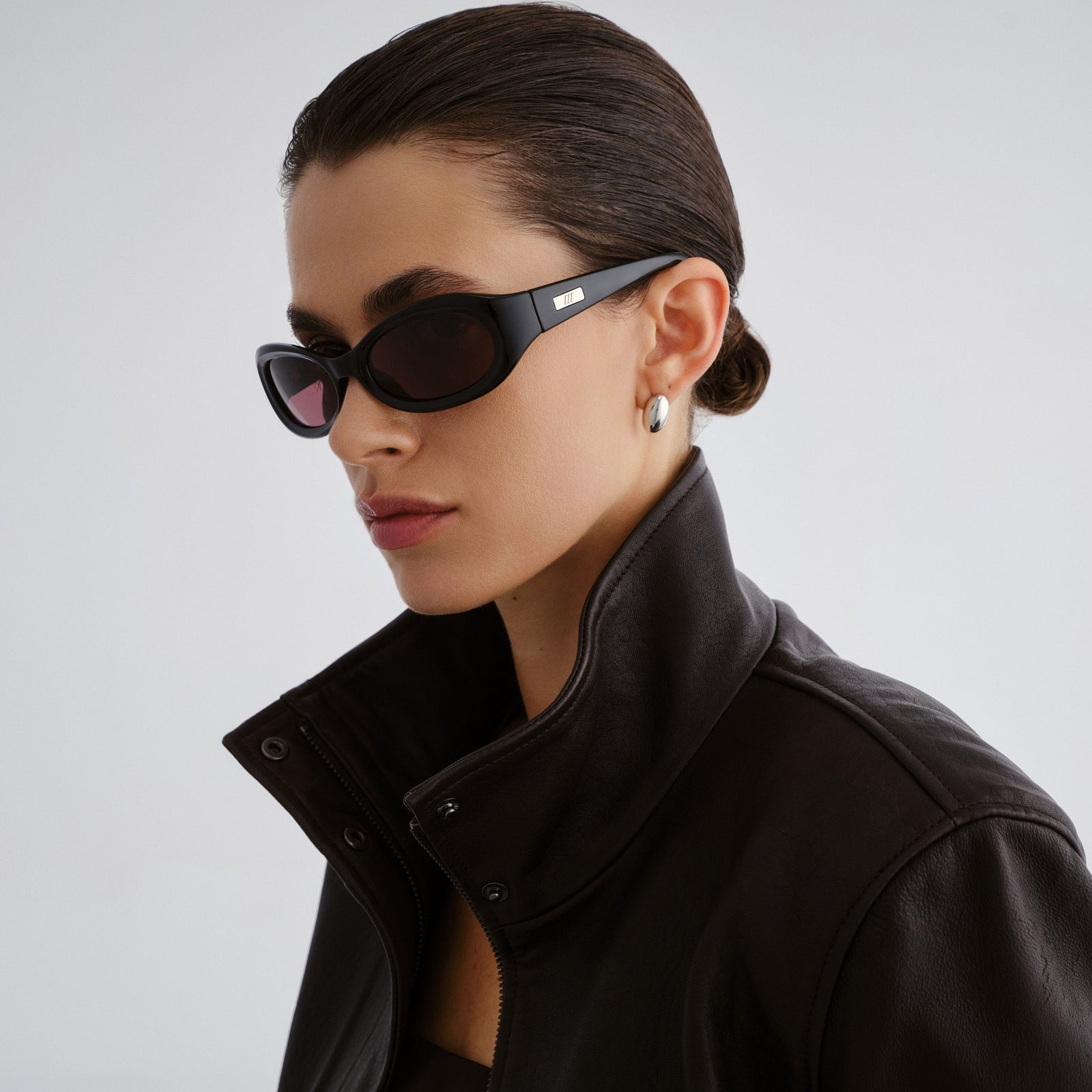 Nightcrawler Black Uni-Sex Oval Sunglasses | Le Specs