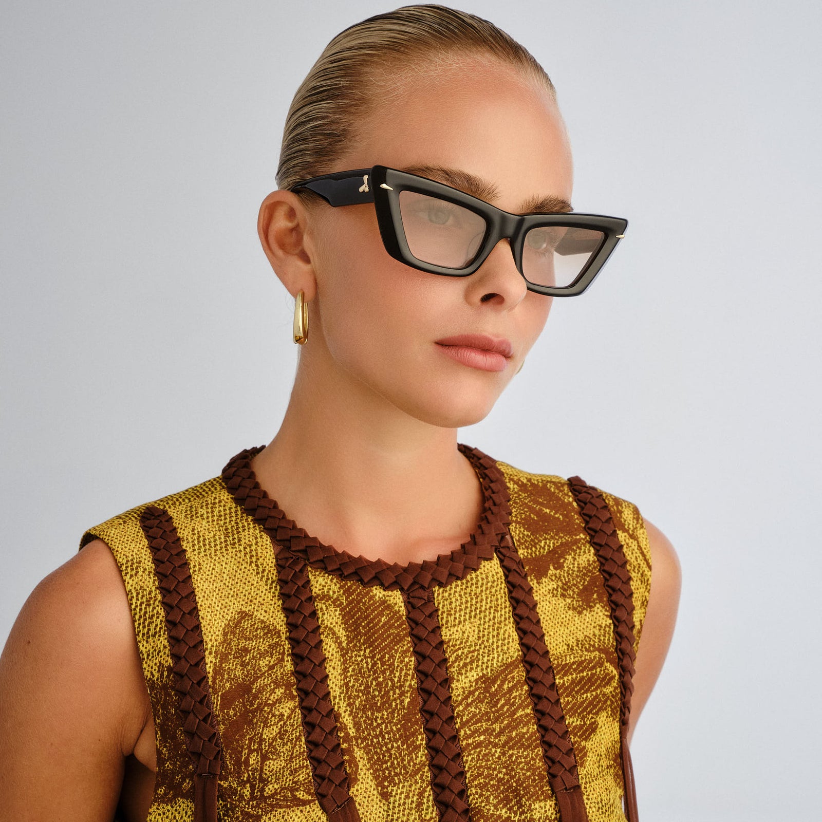 Lucia Obsidian Black Female Cat-Eye Sunglasses | Le Specs