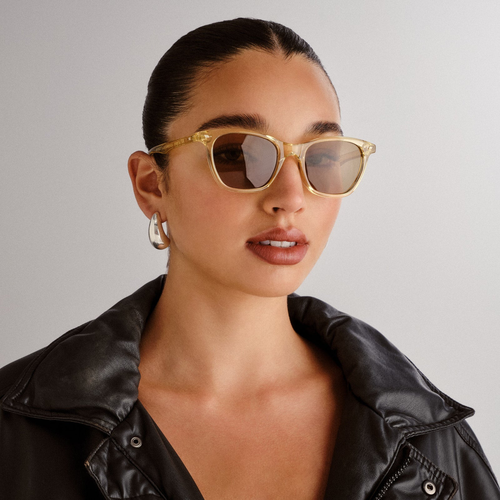 Nonsensical Blonde Uni-Sex D-Frame Sunglasses | Le Specs