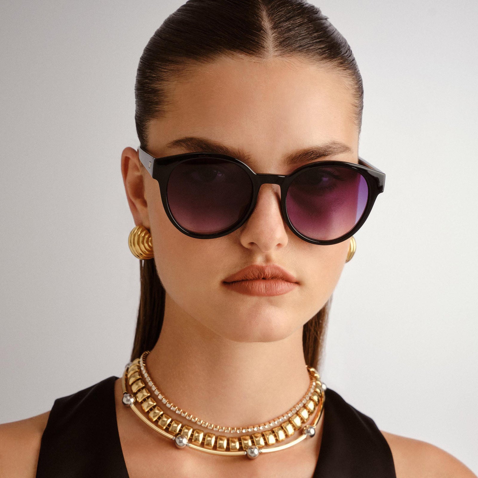 Paramount Black Female Round Sunglasses | Le Specs