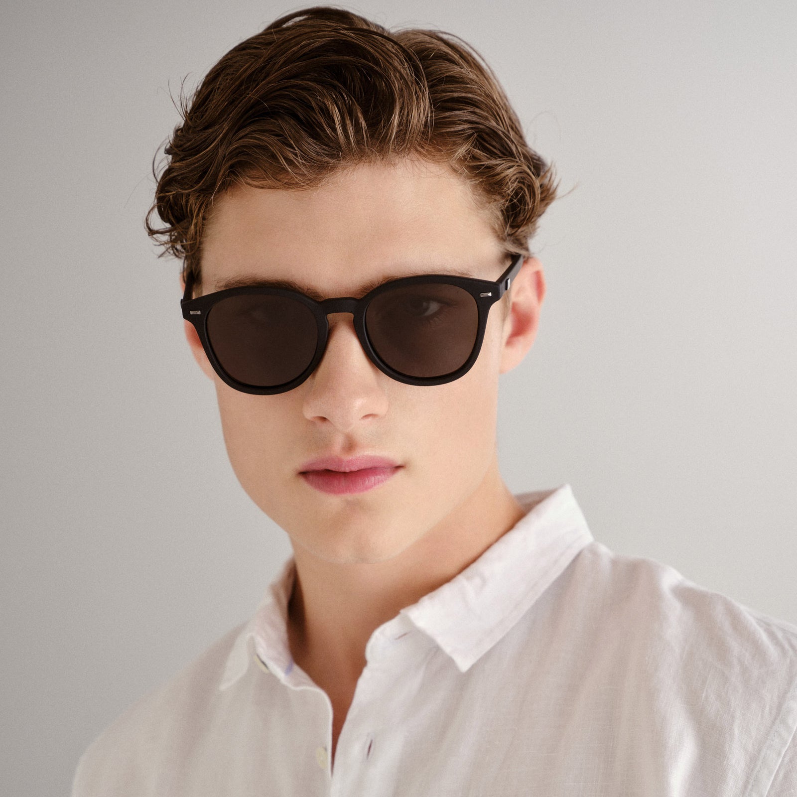 Bandwagon Black Rubber Uni-Sex Round Sunglasses | Le Specs