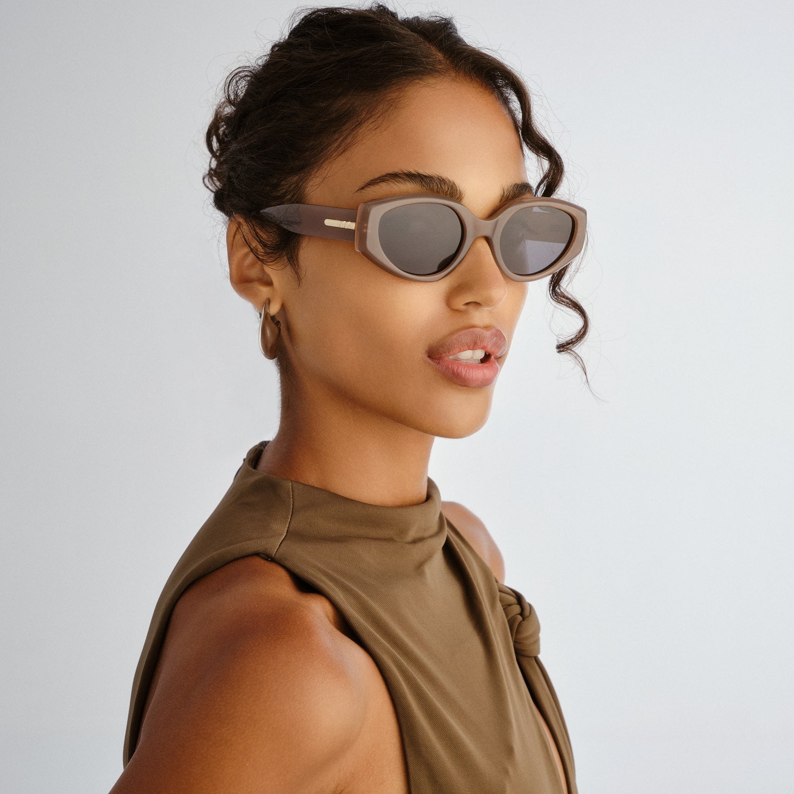 Fevered + Fawn Female Oval Sunglasses | Le Specs