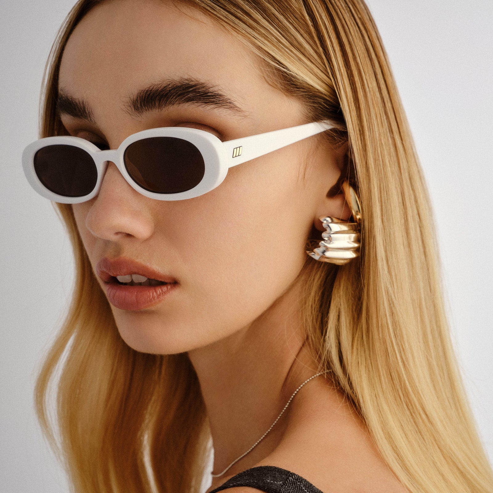 Le Specs Bella Hadid Shades Le Specs Outta Love Oval-frame Acetate