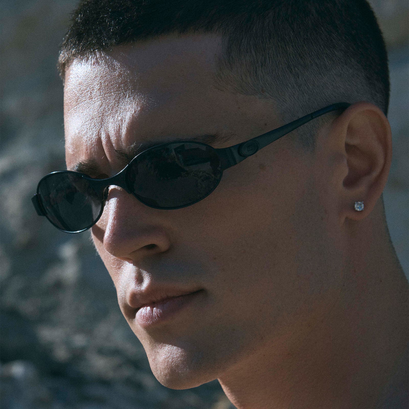 Frostbite Matte Black Uni-Sex Oval Sunglasses | Le Specs