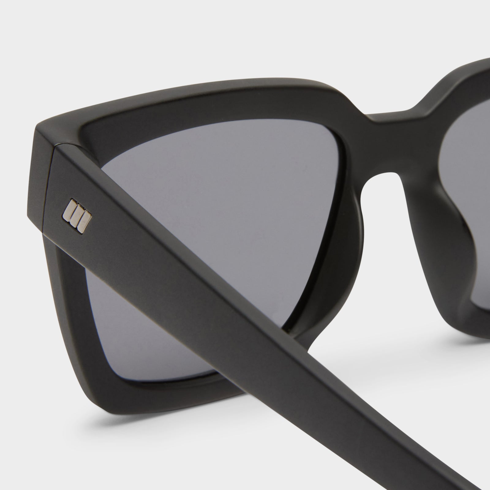 Weekend Riot Matte Black Uni Sex D Frame Sunglasses Le Specs