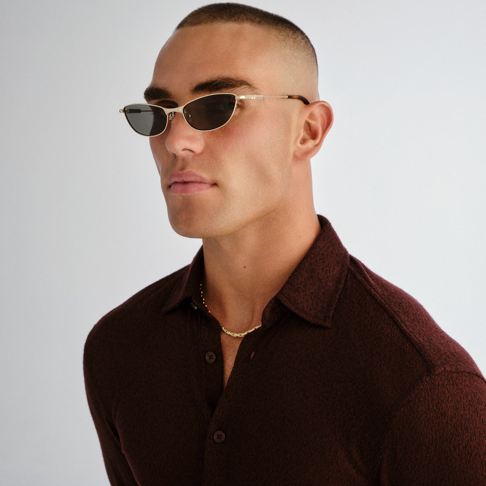Thorned Gold Uni-Sex Oval Sunglasses | Le Specs