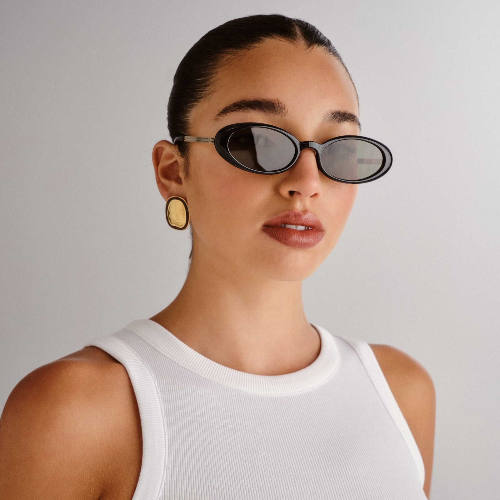 Magnifique Black Female Oval Sunglasses | Le Specs