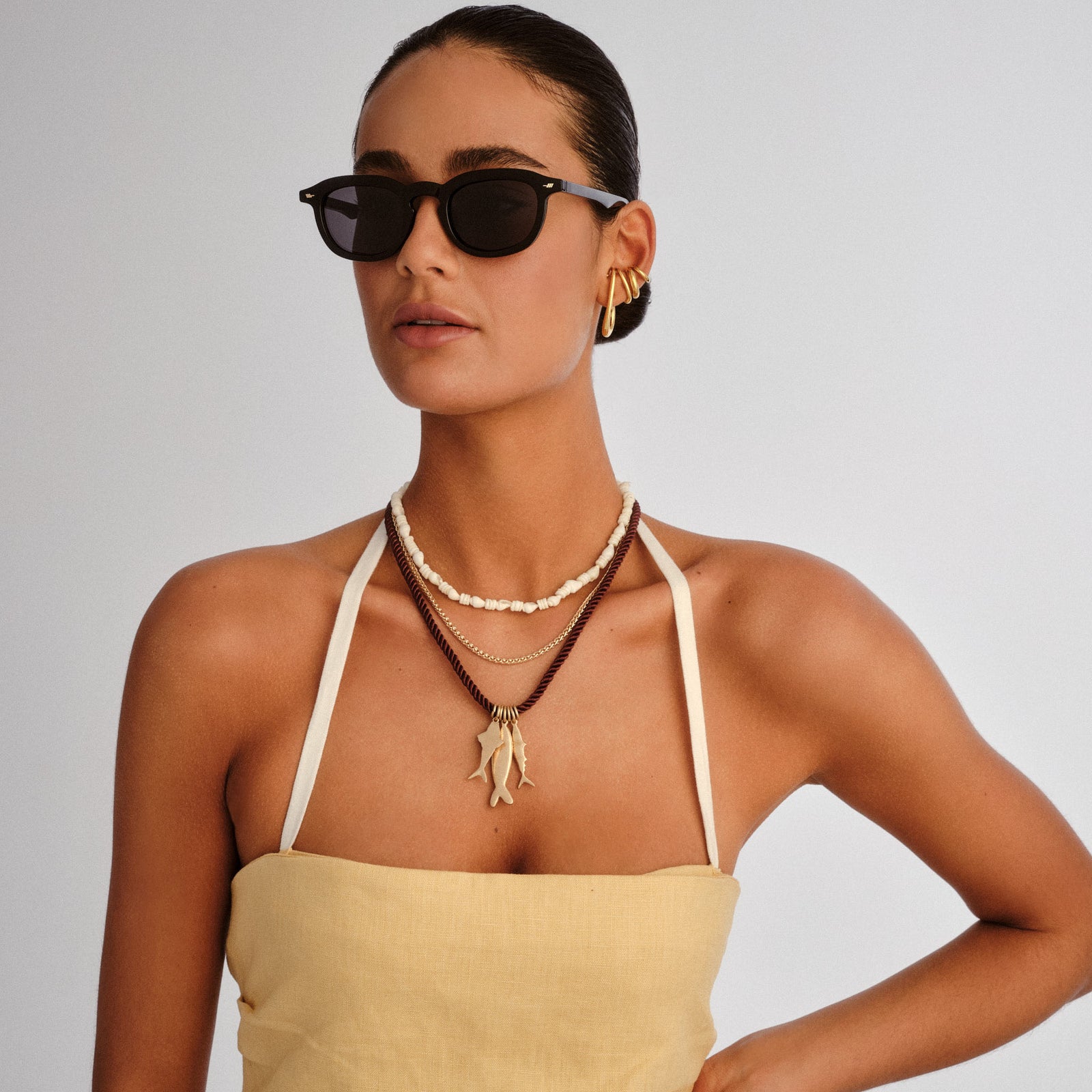 Heart Throb Black Uni-Sex Round Sunglasses | Le Specs
