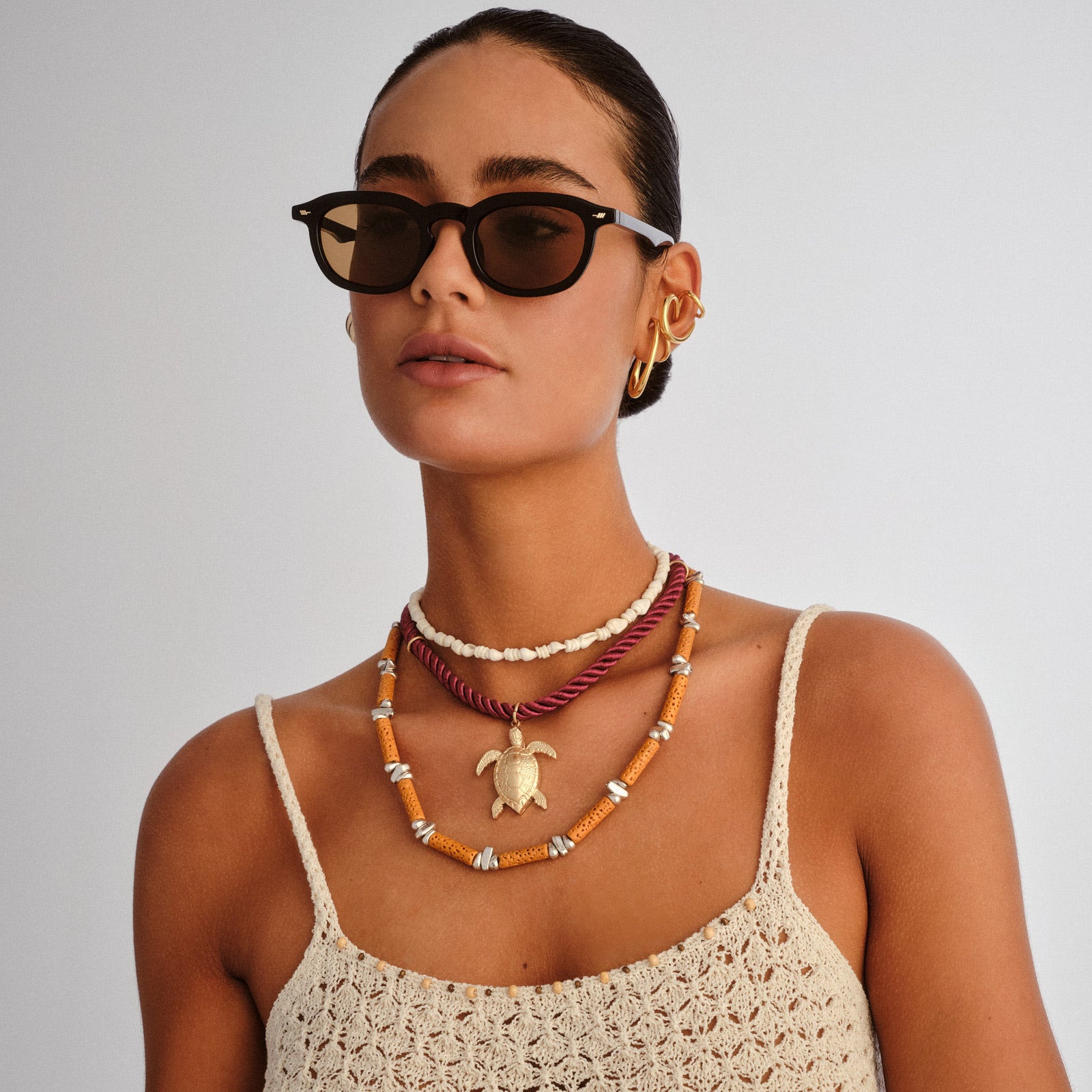 Heart Throb Black Uni-Sex Round Sunglasses | Le Specs