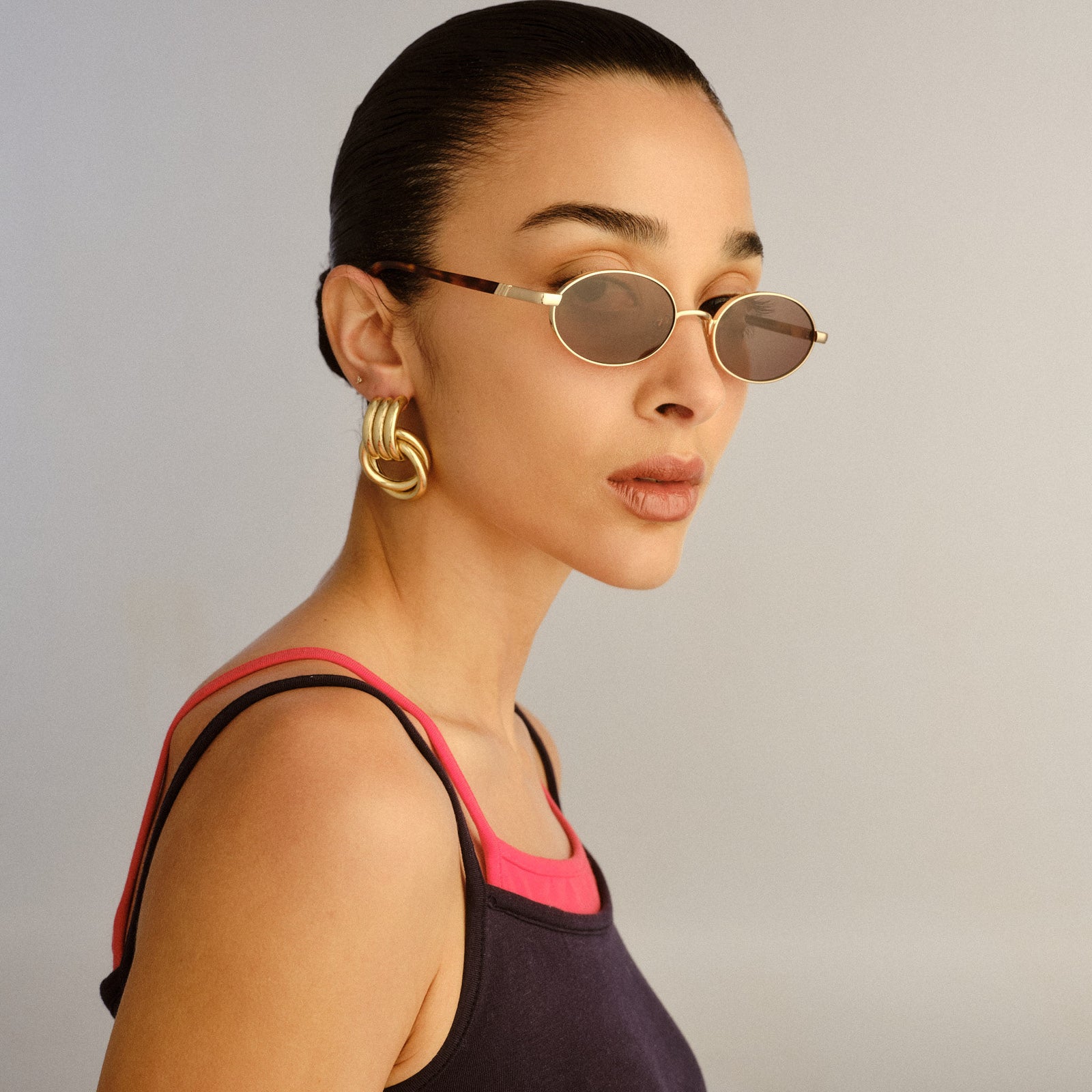 Icicle Bright Gold Uni-Sex Oval Sunglasses | Le Specs