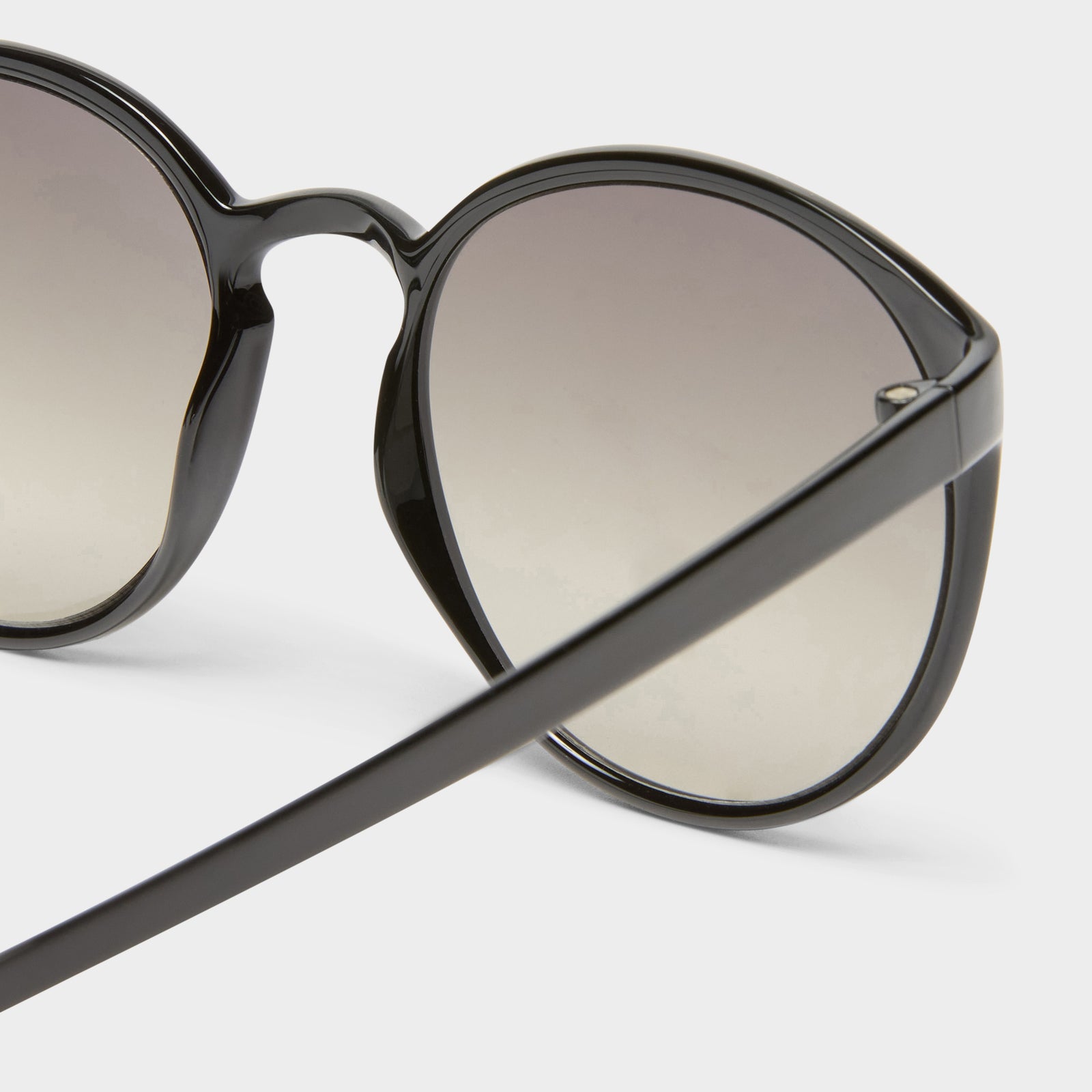 Swizzle Black Uni Sex Round Sunglasses Le Specs