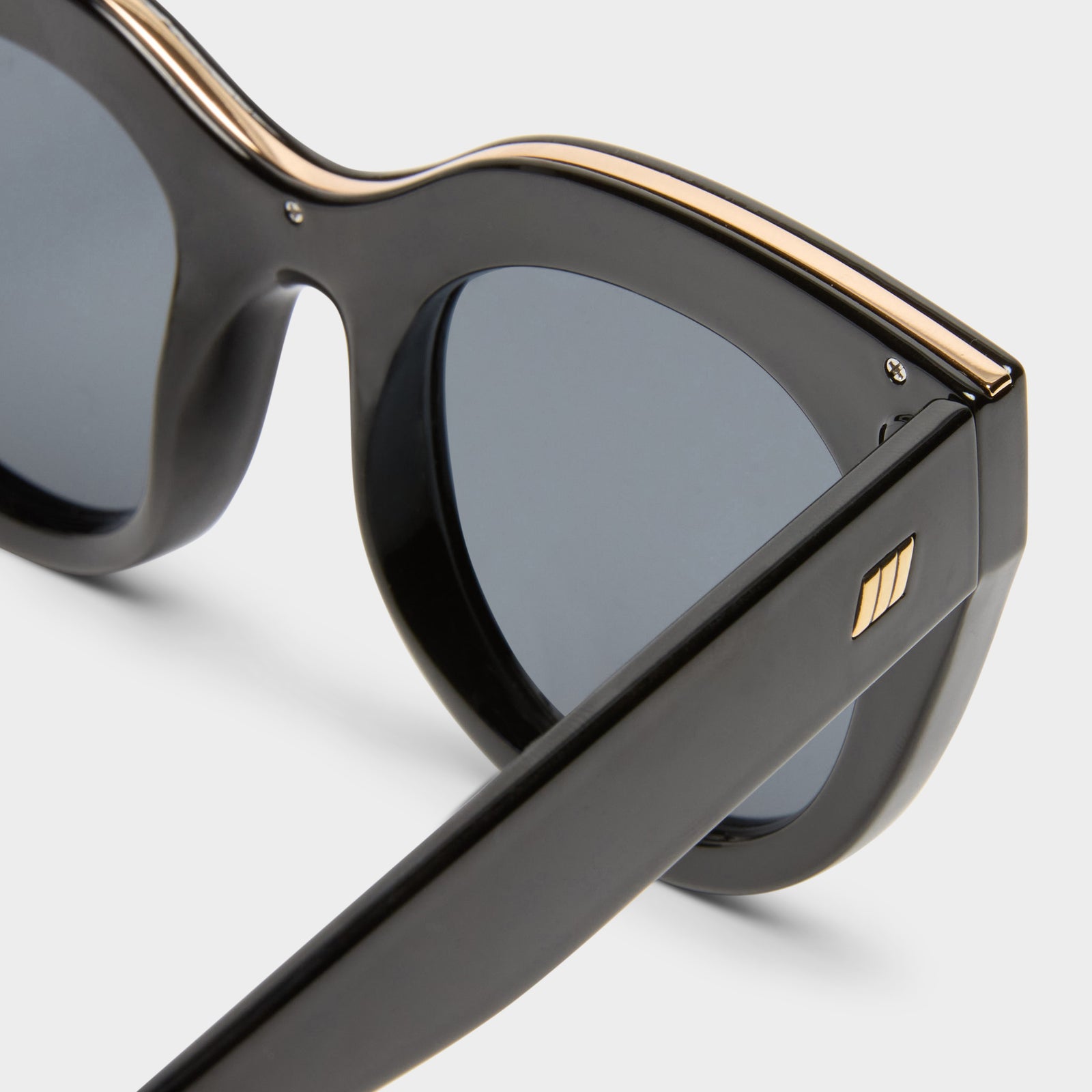 Saint Laurent Cat Eye zonnebril SL 552 • Oranje • de Bijenkorf Saint Laurent Cat Eye zonnebril SL 552 • Oranje • de Bijenkorf