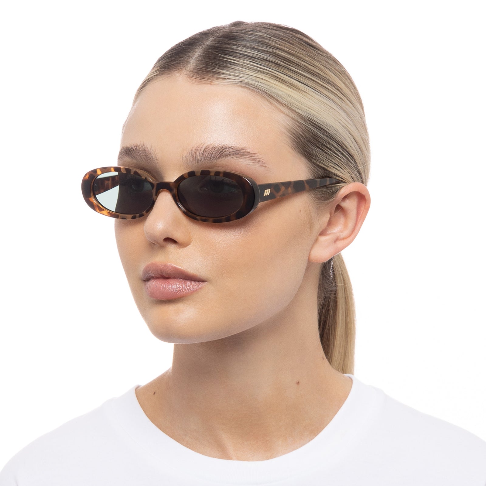 Buy MIXT by Nykaa Fashion Black Solid Wide Rectangular Sunglasses Online